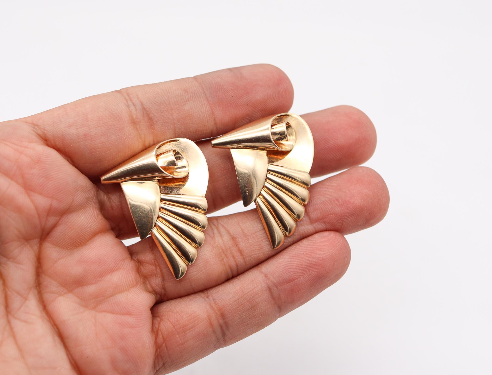 Art Deco Retro 1935 Convertible Double Clips Brooch in 14Kt Yellow Gold For Sale 4