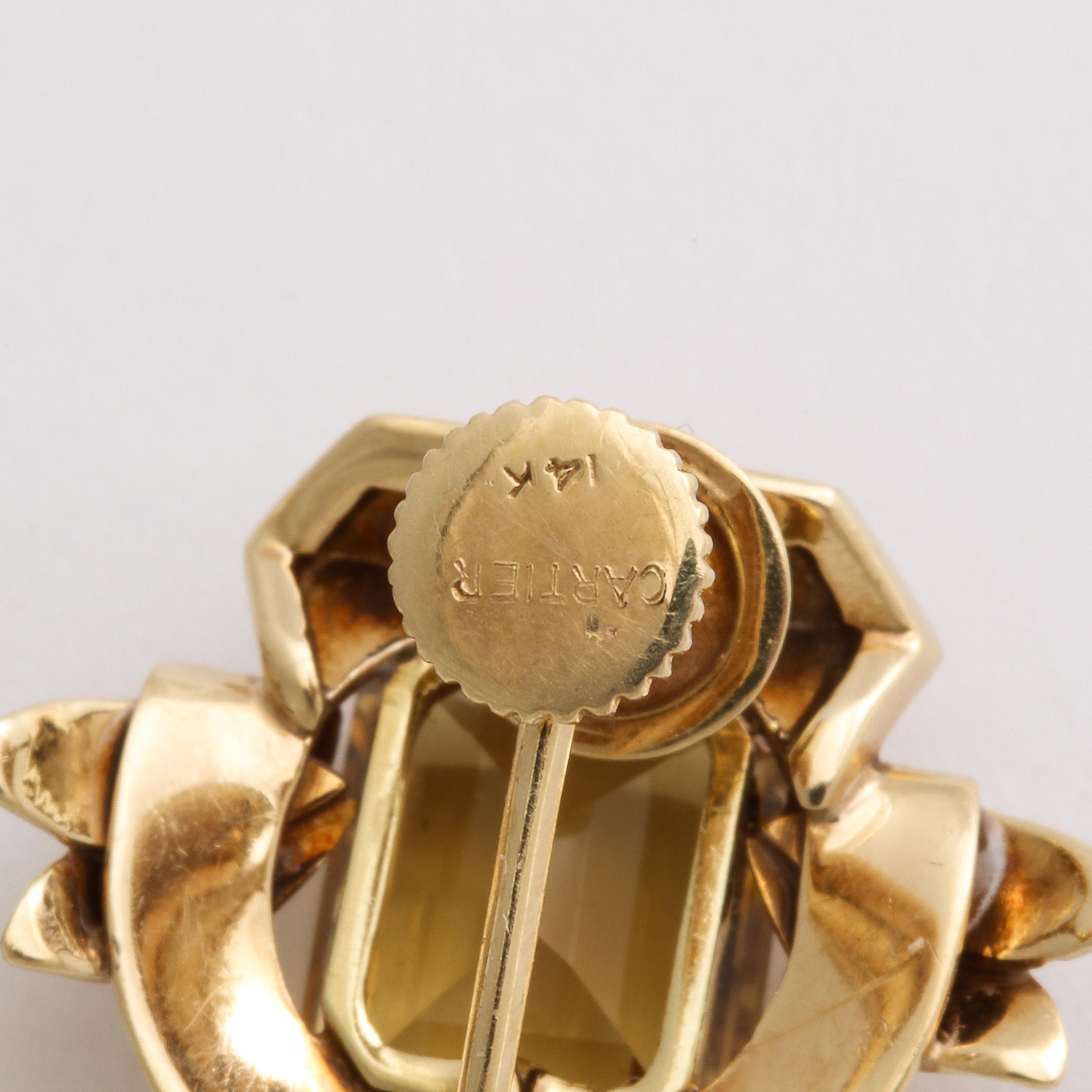 Art Deco  Retro. Ohrringe aus Gelbgold und Citrin im Smaragdschliff, signiert Cartier  für Damen oder Herren im Angebot