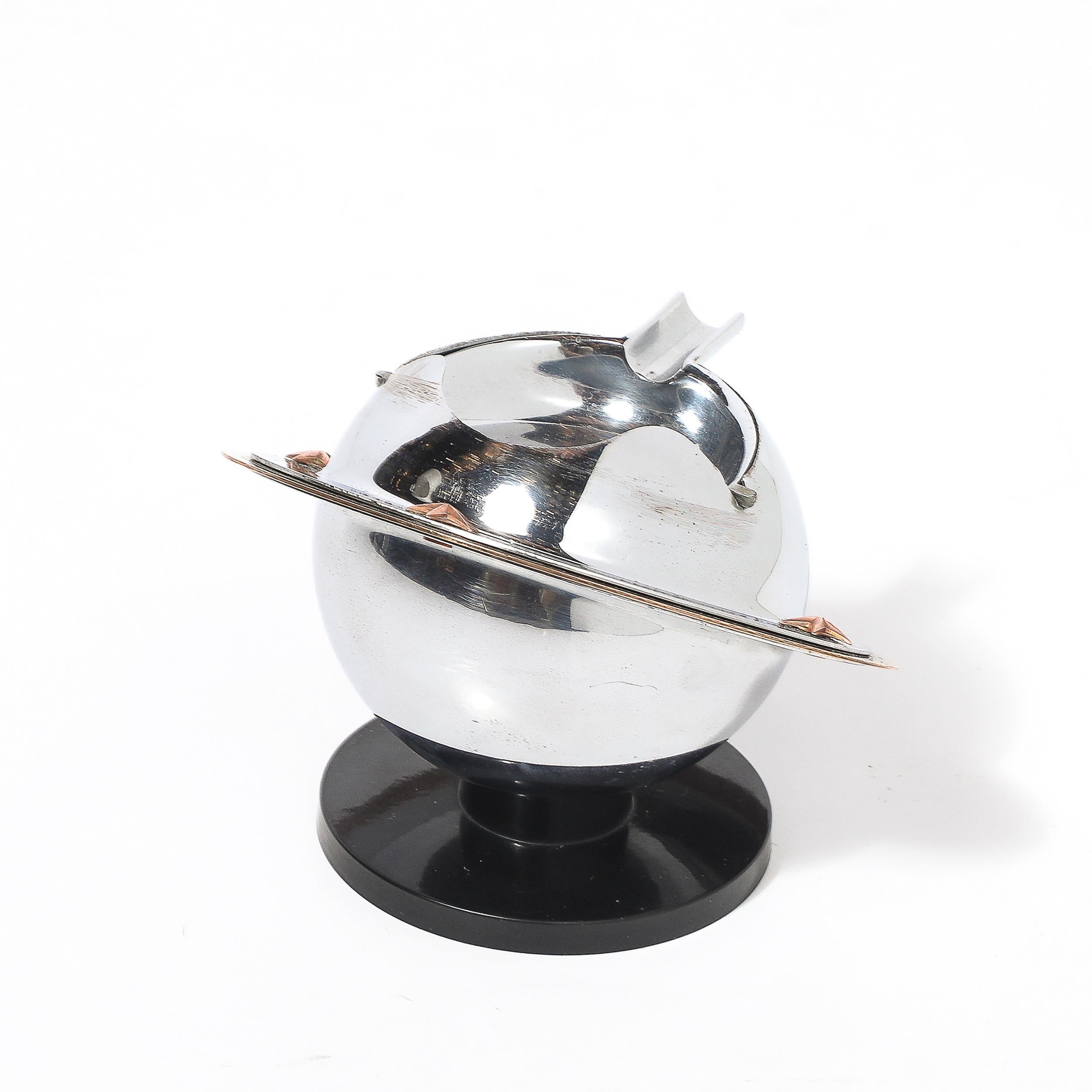 Cendrier Art Déco Revere Saturn en chrome, laiton et bakélite Excellent état - En vente à New York, NY