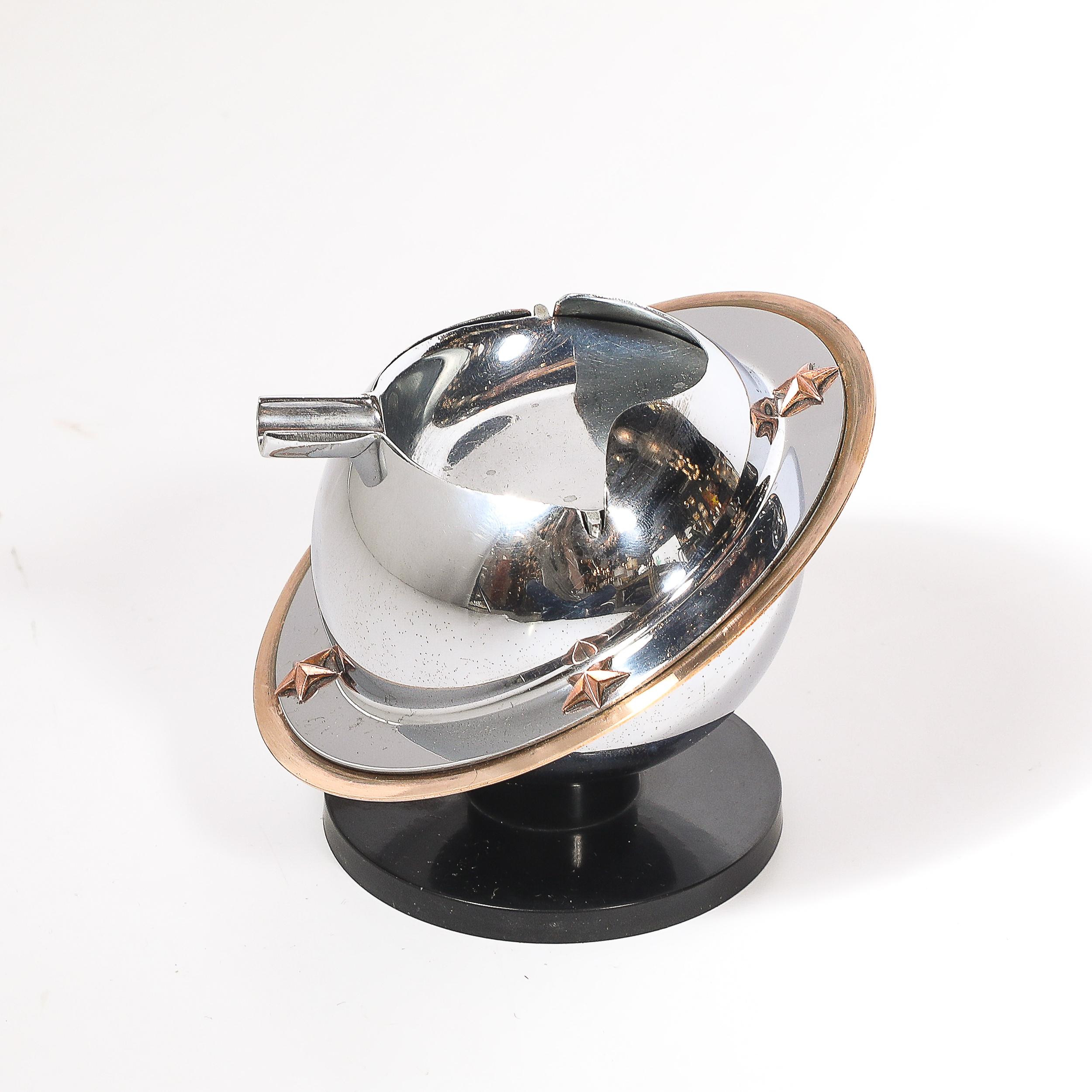 Laiton Cendrier Art Déco Revere Saturn en chrome, laiton et bakélite en vente