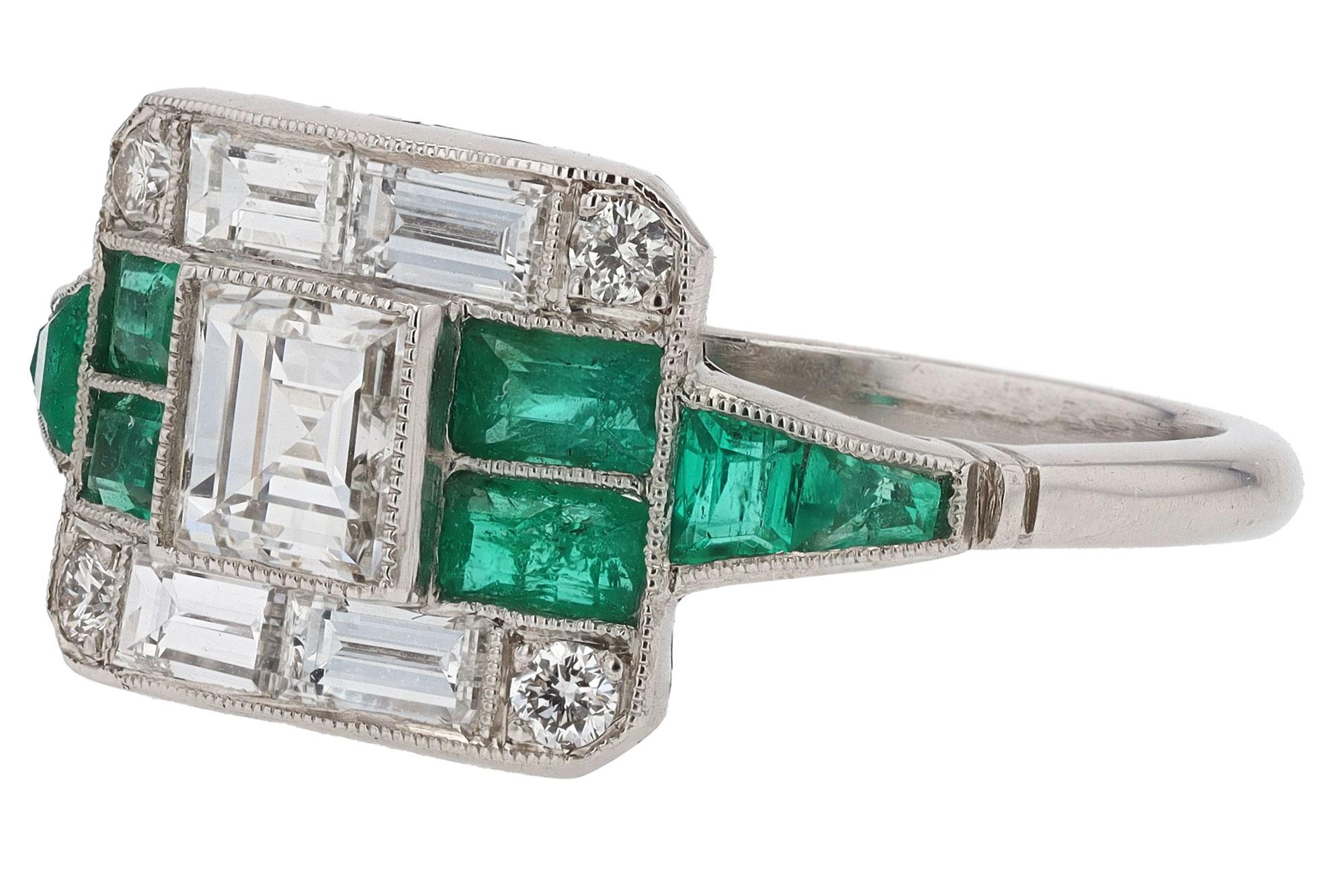 Square Cut Art Deco Revival 0.53 Carat Carré Diamond & Emerald Platinum Ring For Sale