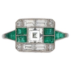 Art Deco Revive 0,53 Karat Carré Diamant & Smaragd Platin Ring