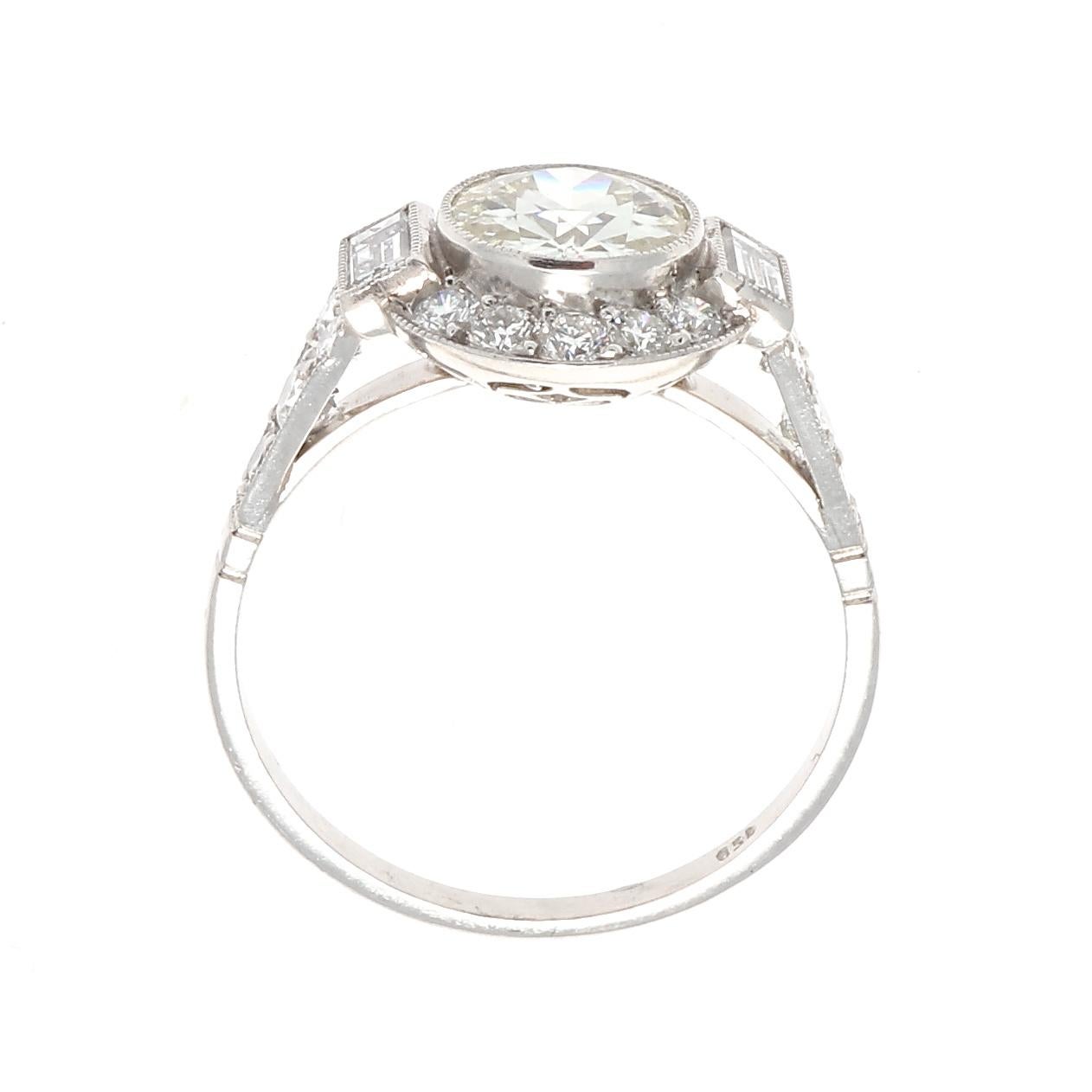 Art Deco Style 1.04 Carat Diamond Platinum Engagement Ring (Art déco)