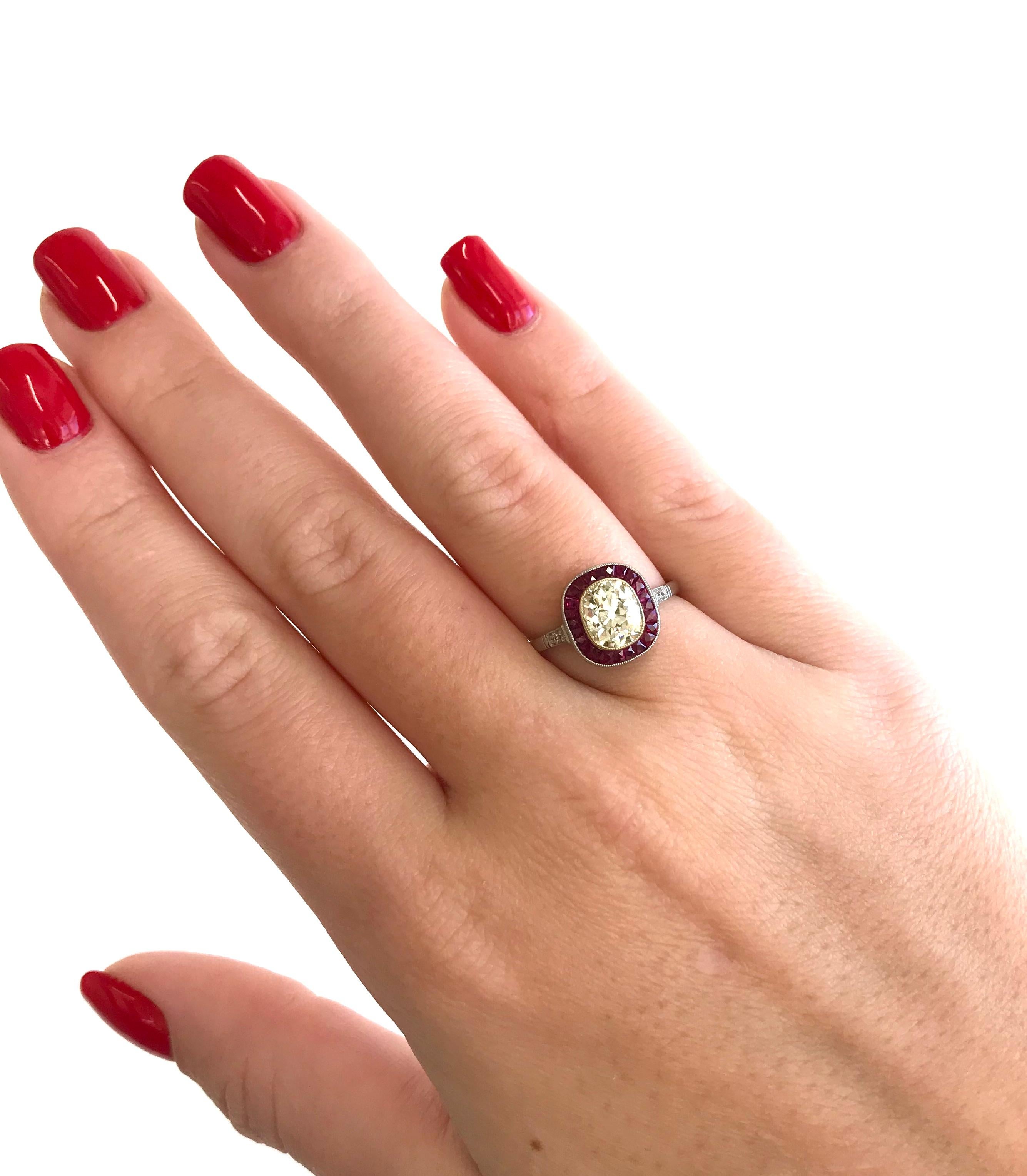 Platin-Verlobungsring im Art-déco-Stil mit 1,44 Karat Diamanten im alten Minenschliff und Rubin Damen