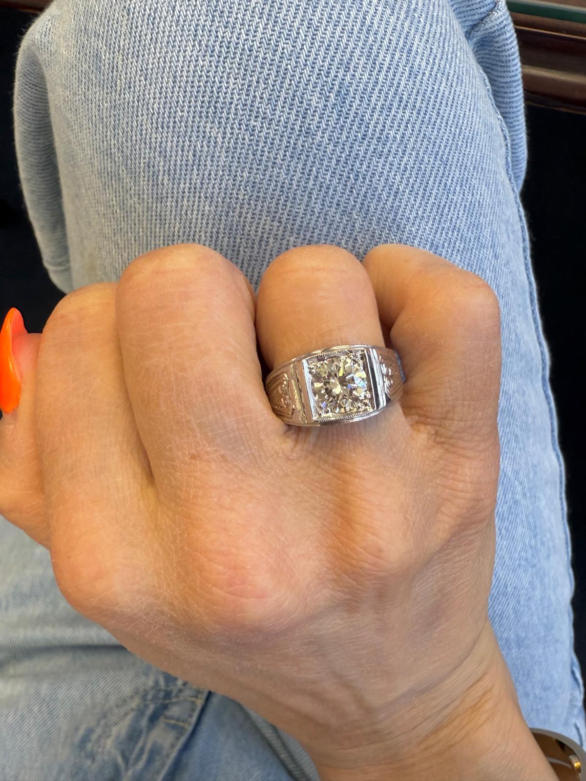 Anillo de diamantes de oro blanco de 18 quilates Art Decó Revival Corte brillante en venta
