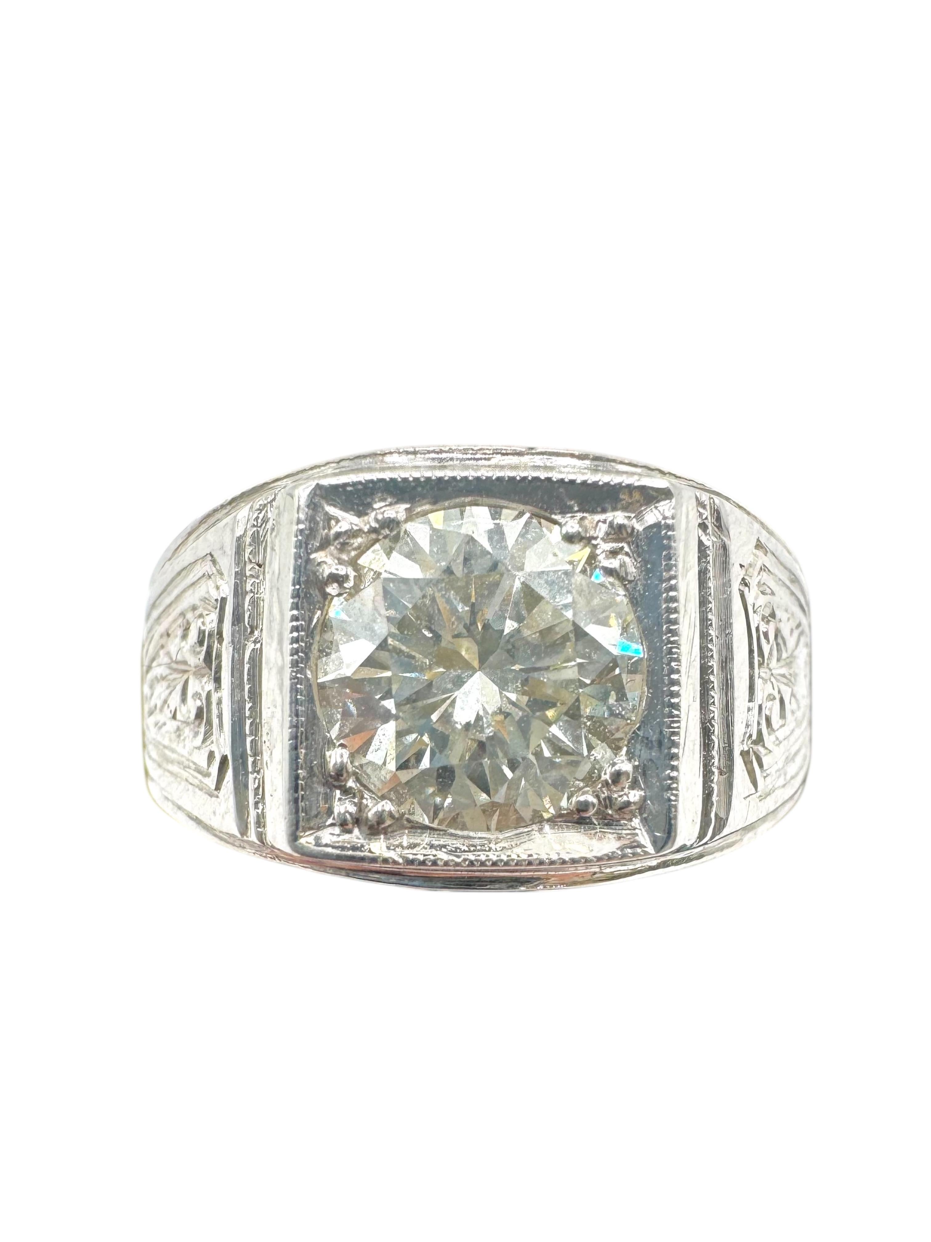 Anillo de diamantes de oro blanco de 18 quilates Art Decó Revival en Excelente estado para la venta en Great Neck Plaza, NY