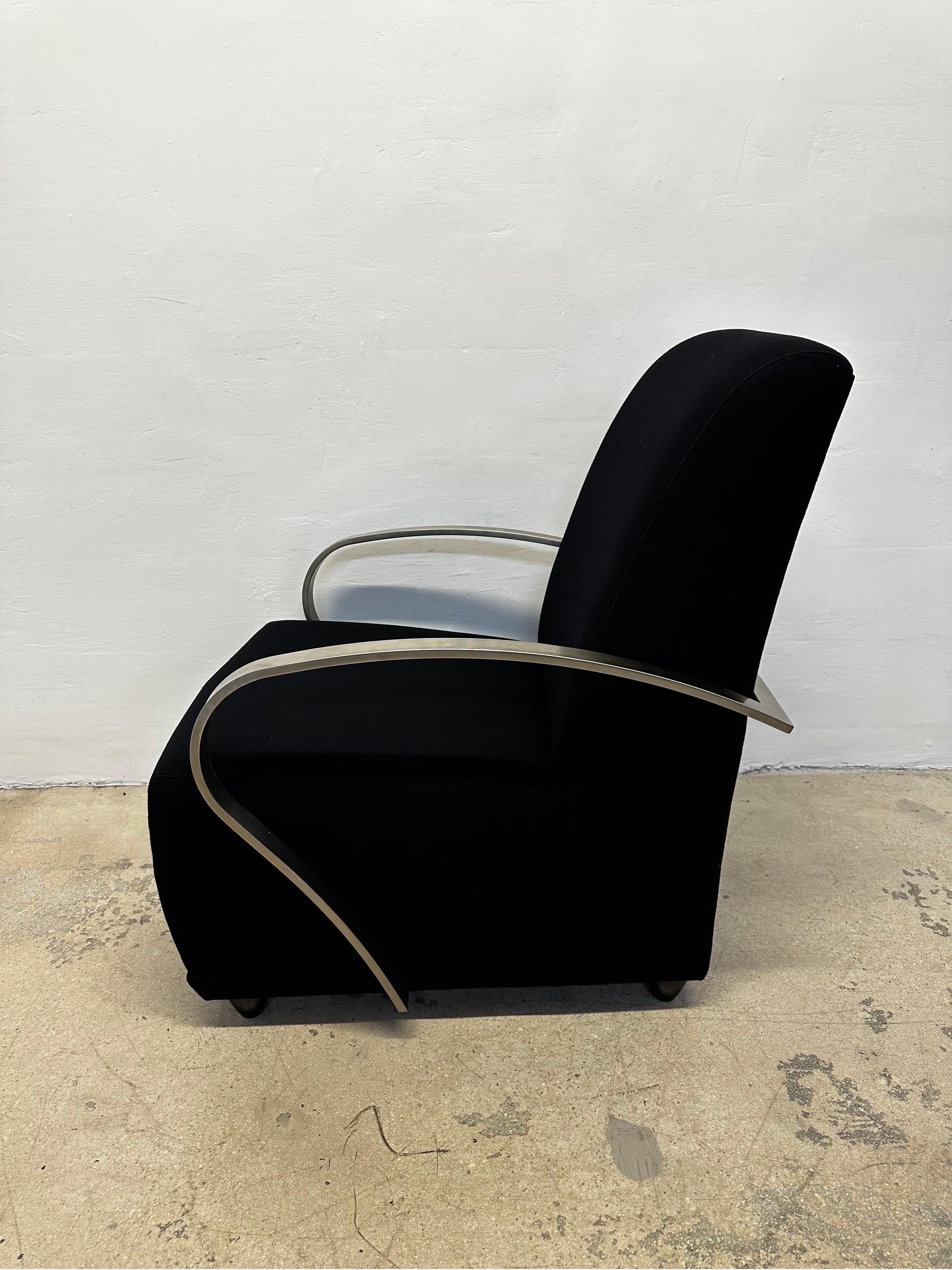 Schwarze Art-Déco-Revival-Loungesessel mit Stahlarmlehnen von Directional – ein Paar im Angebot 1