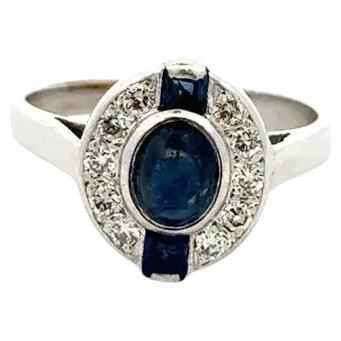 Bague cocktail solitaire Art Déco Revival en or, saphir bleu et diamants