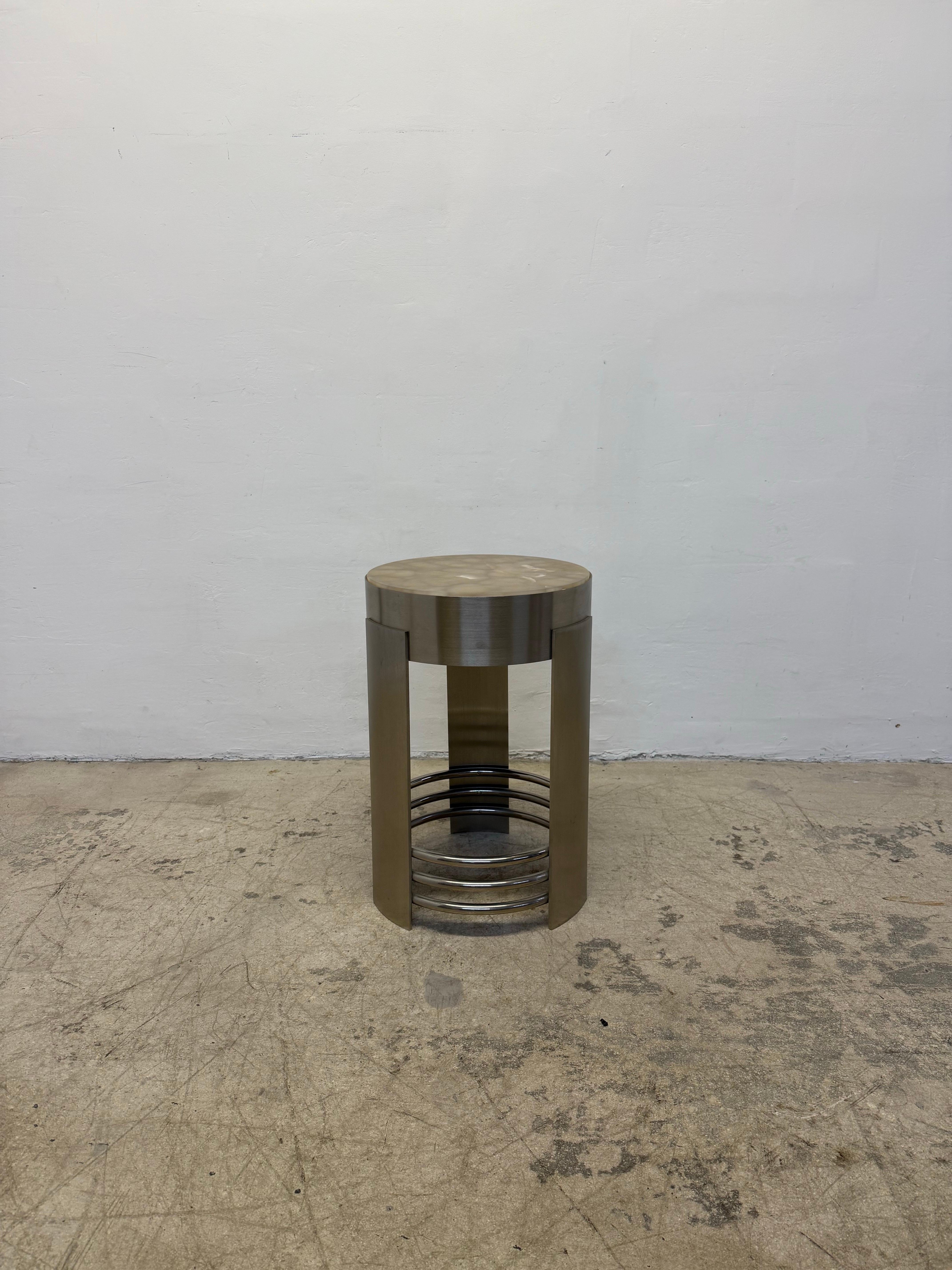 Beistelltisch aus gebürstetem Stahl und Chrom im Art déco-Revival-Stil, 1980er Jahre im Angebot 8