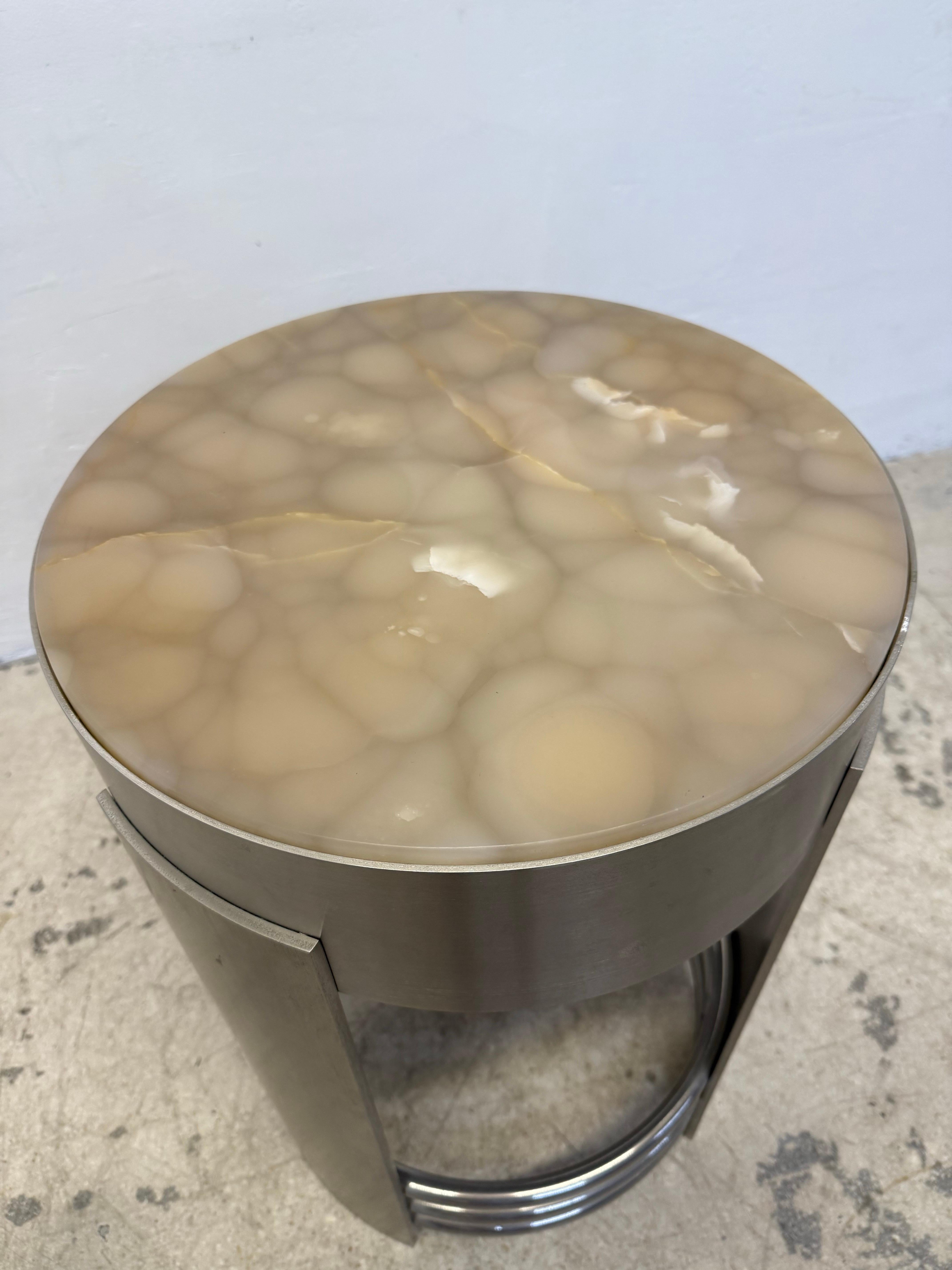 Beistelltisch aus gebürstetem Stahl und Chrom im Art déco-Revival-Stil, 1980er Jahre im Angebot 3