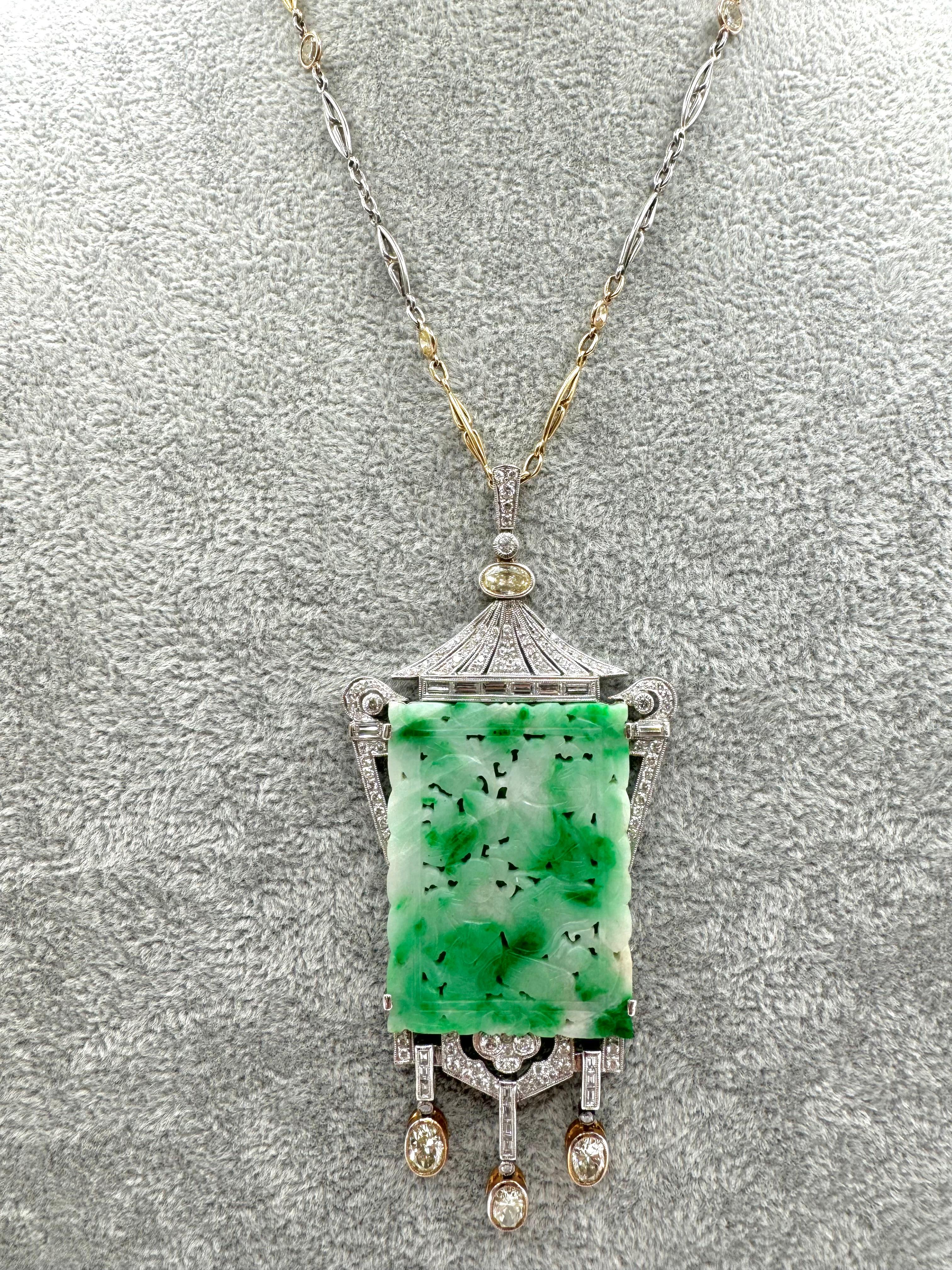 Femenino o masculino Art Deco Revival Carved Jade and Diamond Lantern Necklace in 18K White Gold en venta