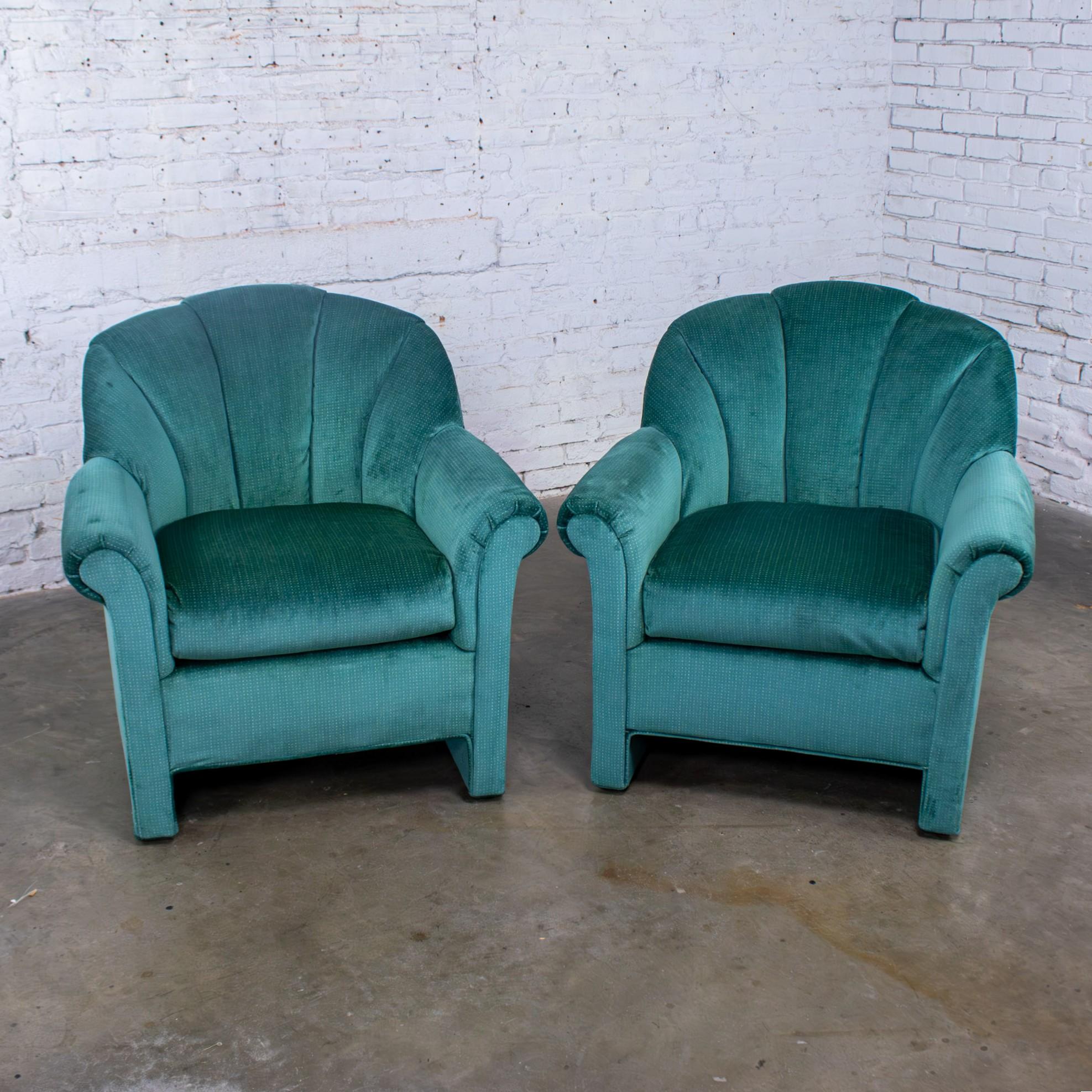 Ciniglia Sedie Club con schienale a ventaglio in stile Art Deco Revival con tessuto in ciniglia di vitello a coppia in vendita