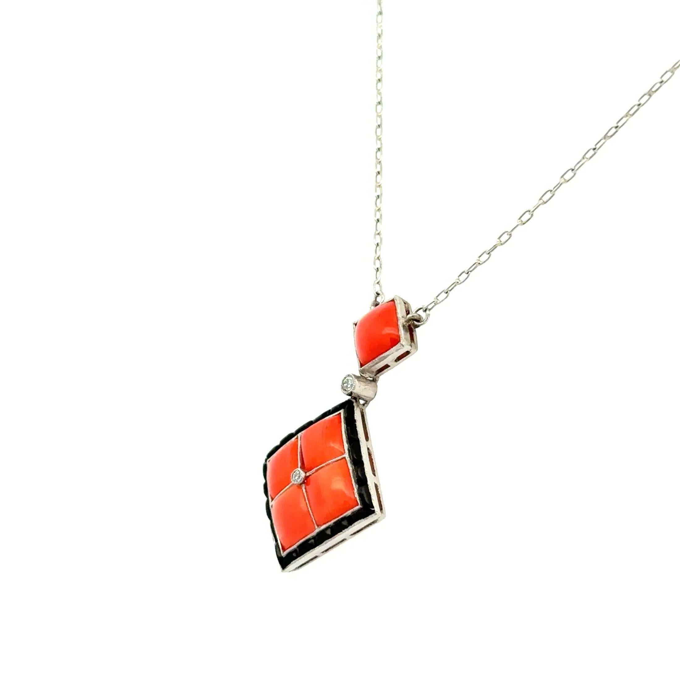Art Deco Revival Koralle Onyx und Diamant Vintage Platin Mosaik Anhänger Halskette (Gemischter Schliff) im Angebot