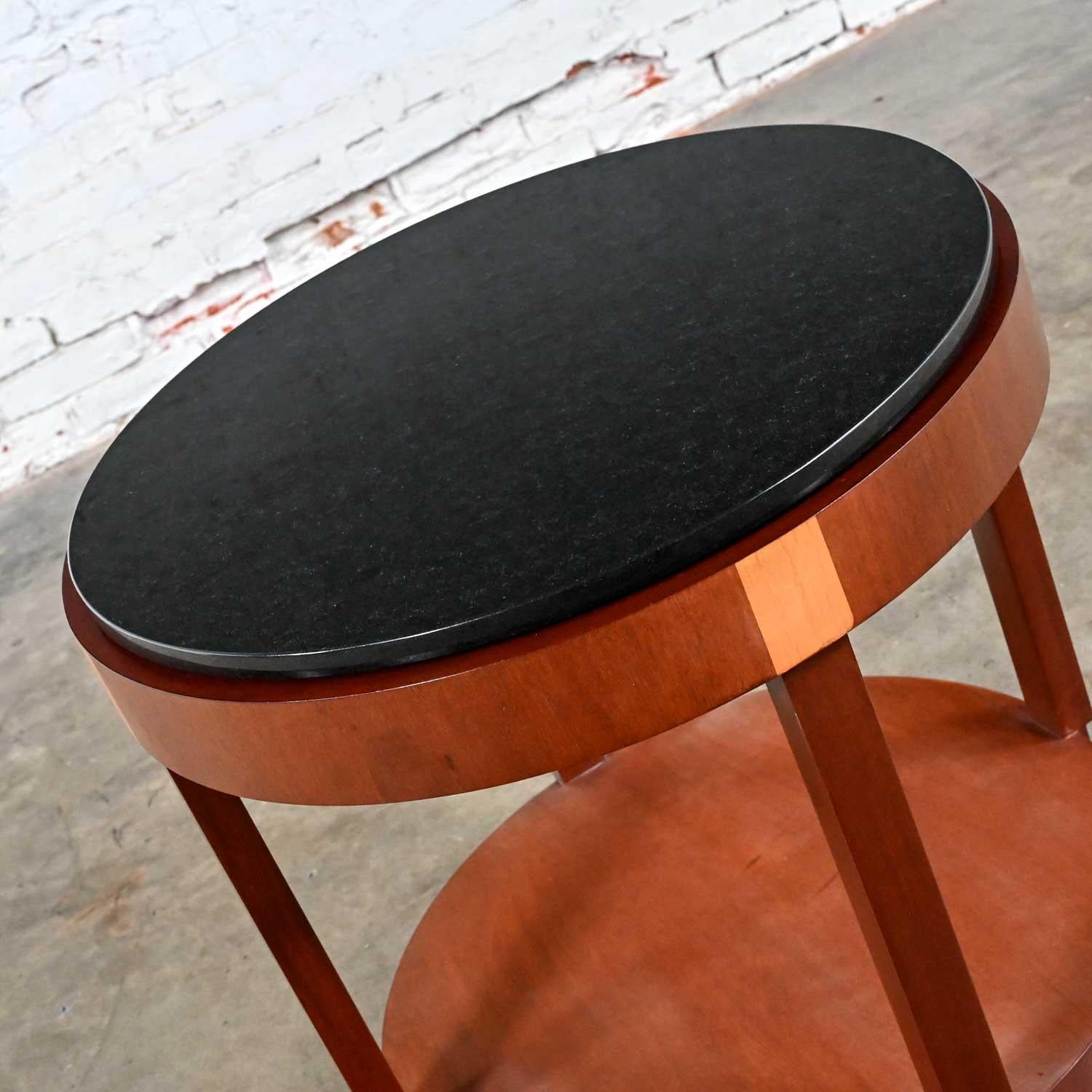20ième siècle Table d'appoint ronde en acajou bicolore Art Déco Revival sur mesure Plateau en granit noir en vente