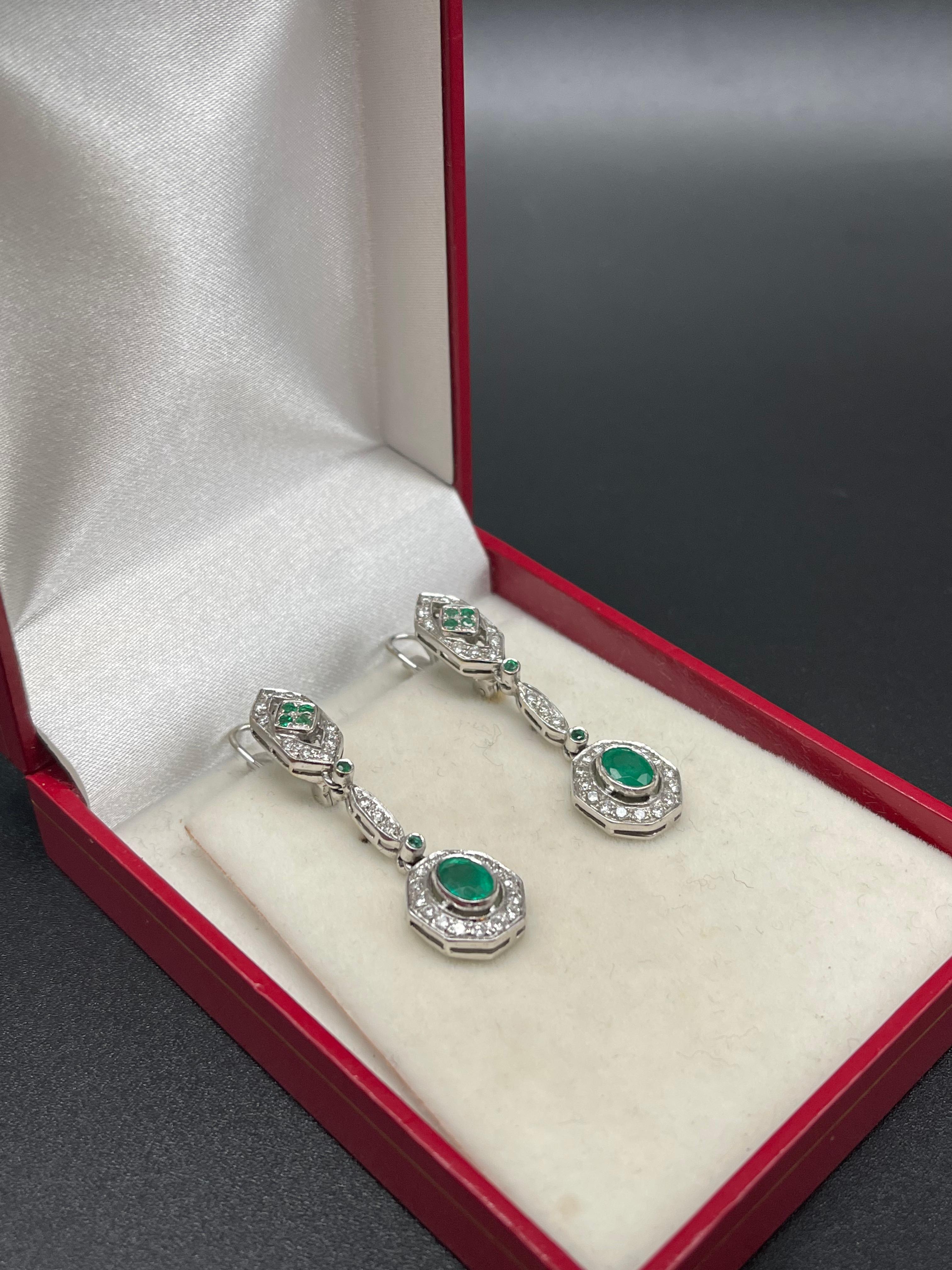  Art Deco Emeralds and Diamonds White Gold Cocktail Earrings In New Condition For Sale In Viana do Castelo, PT