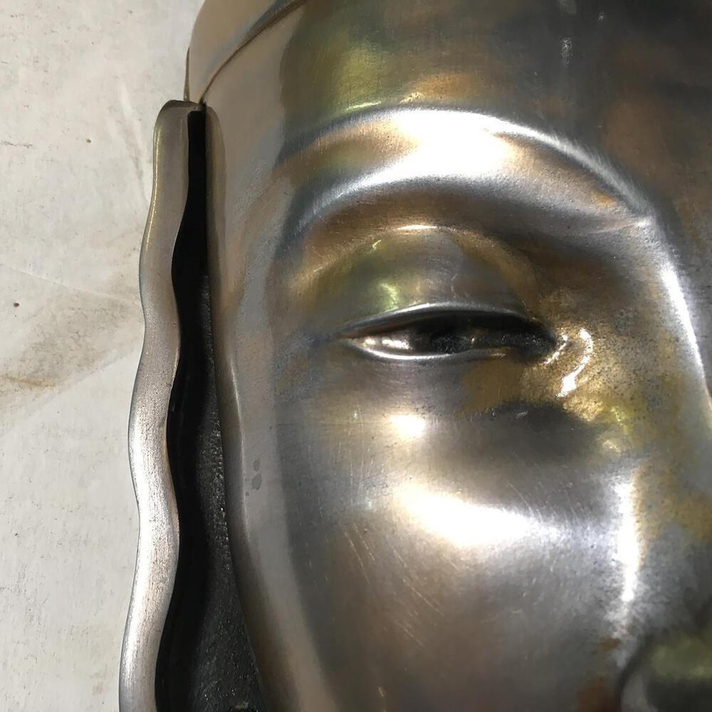 Milieu du XXe siècle Applique murale lumineuse Art Deco Revive à masque de visage féminin, paire