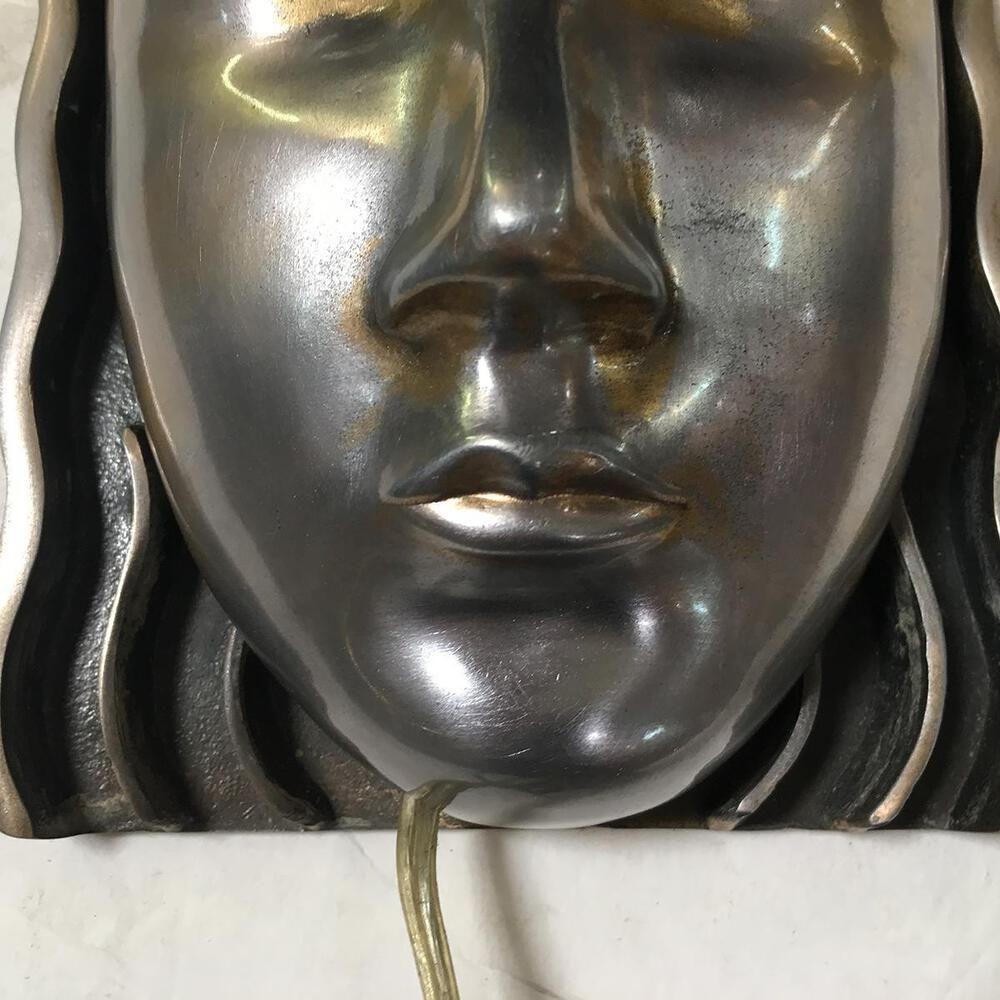 Métal Applique murale lumineuse Art Deco Revive à masque de visage féminin, paire