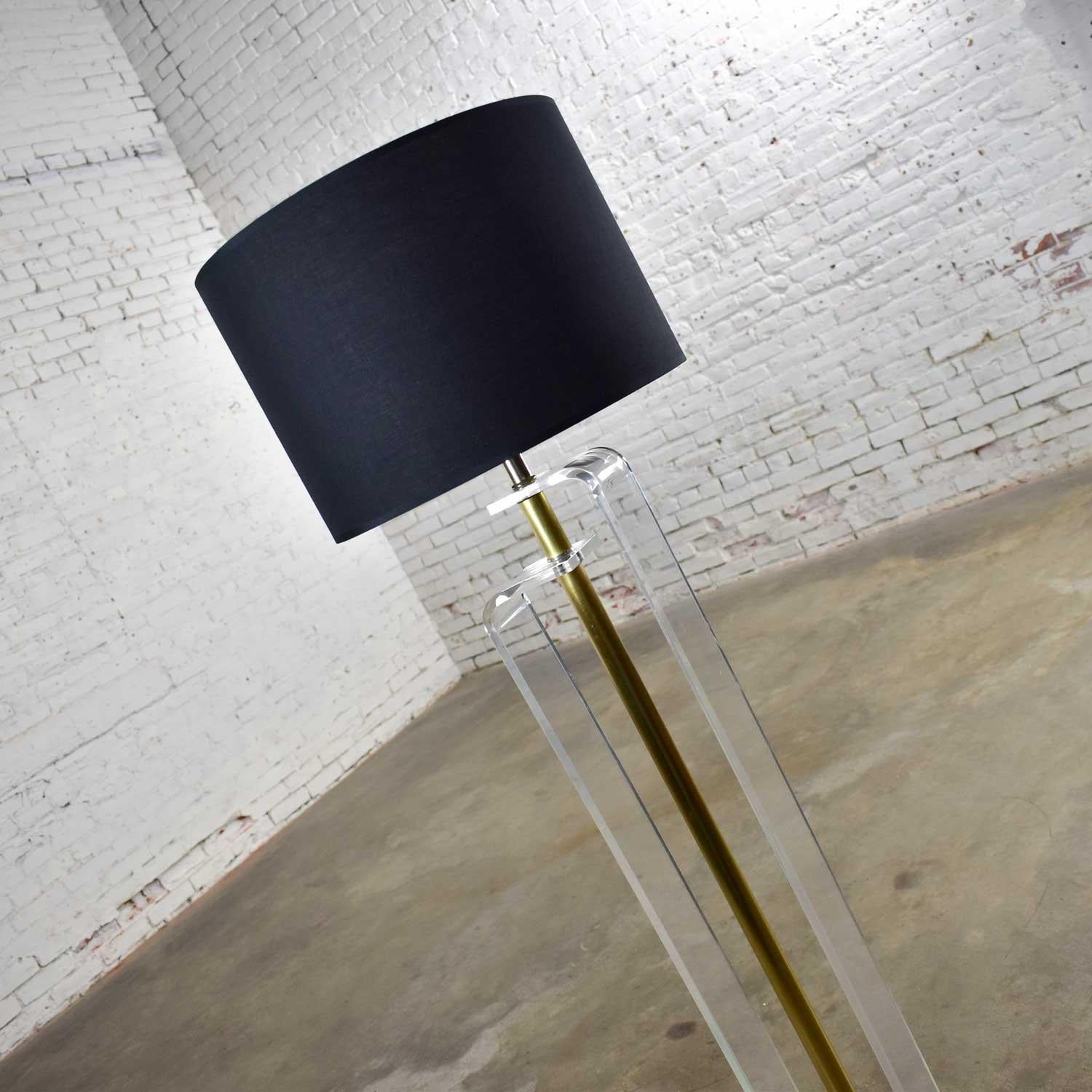 Unknown Art Deco Revival Hollywood Regency Lucite and Brass Plate Floor Lamp For Sale