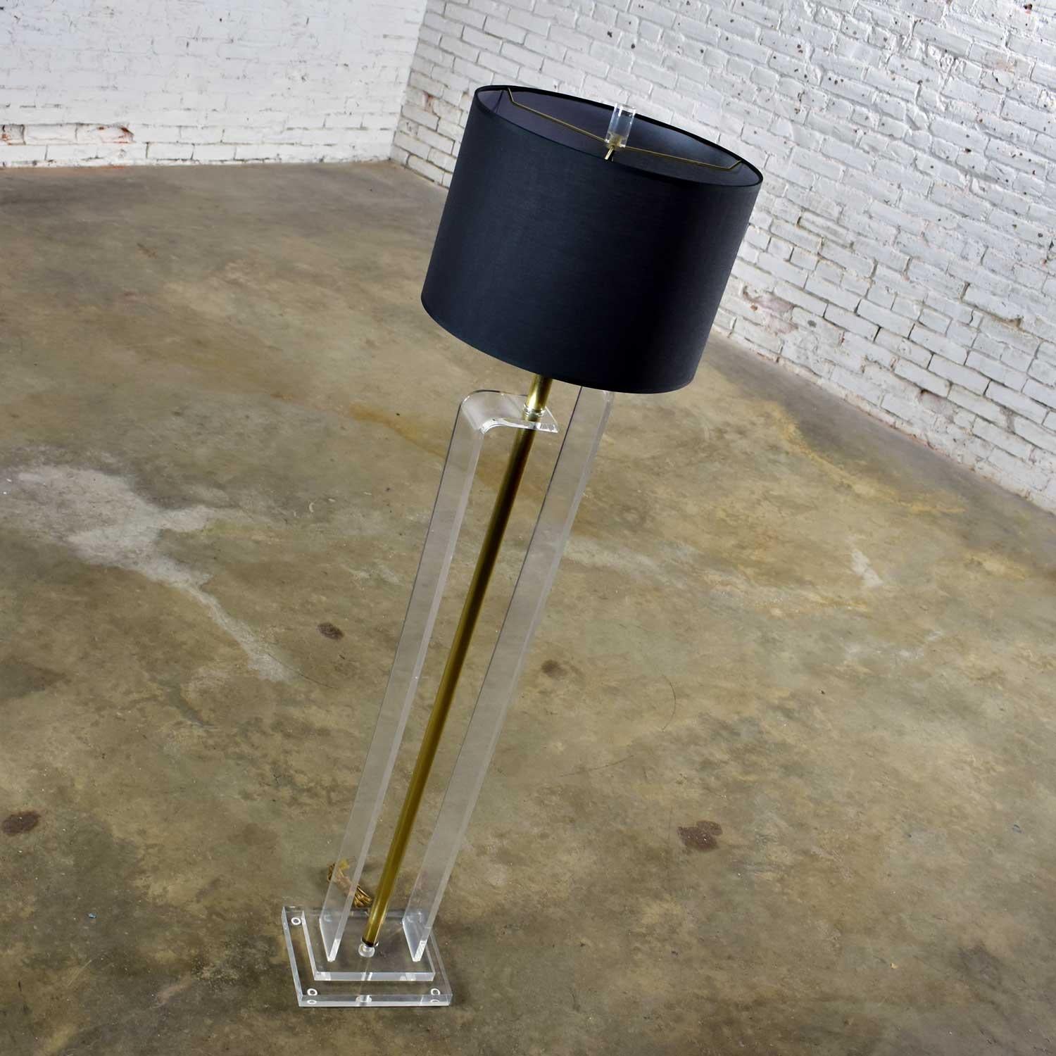 Plated Art Deco Revival Hollywood Regency Lucite and Brass Plate Floor Lamp For Sale