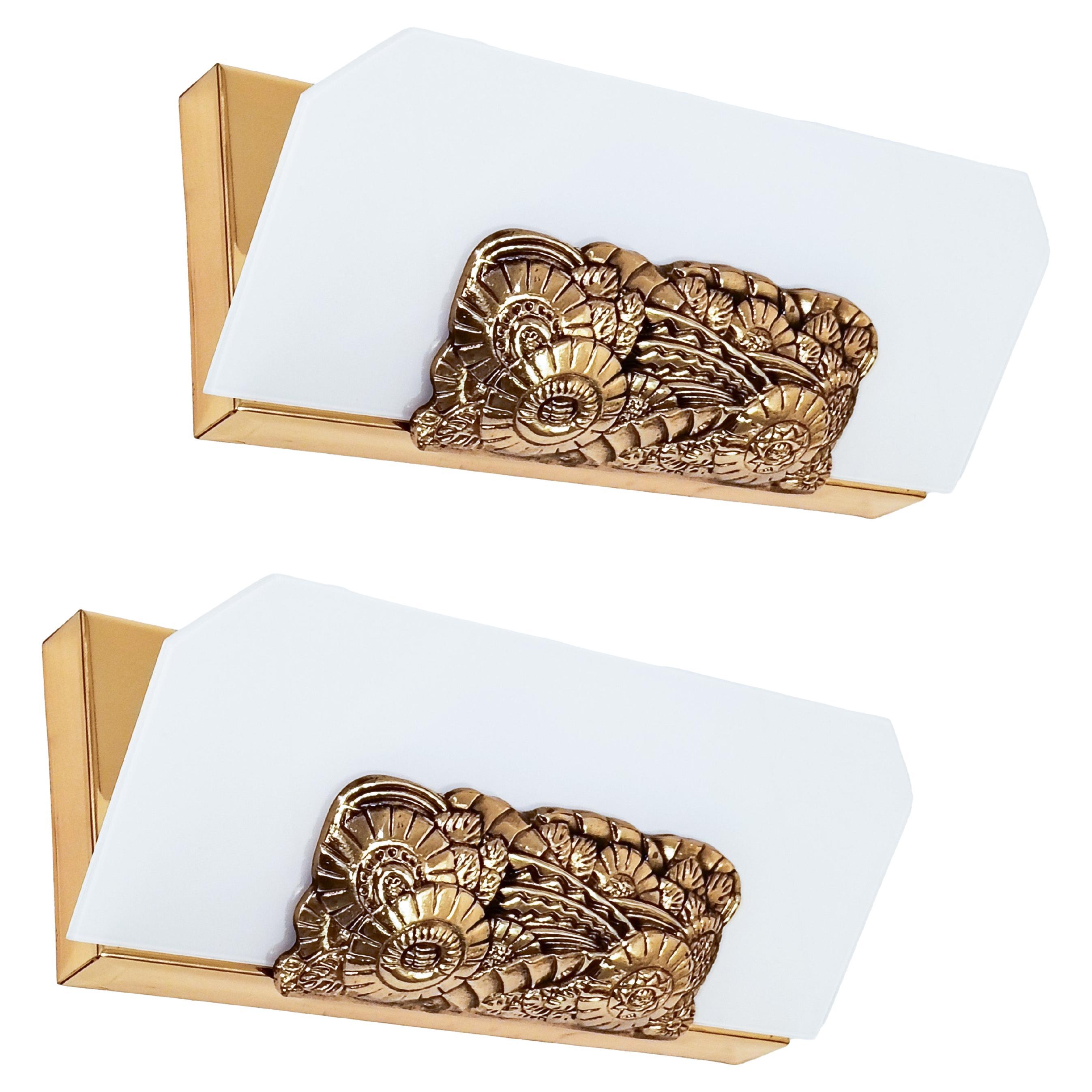 How do I identify an Art Deco lamp?