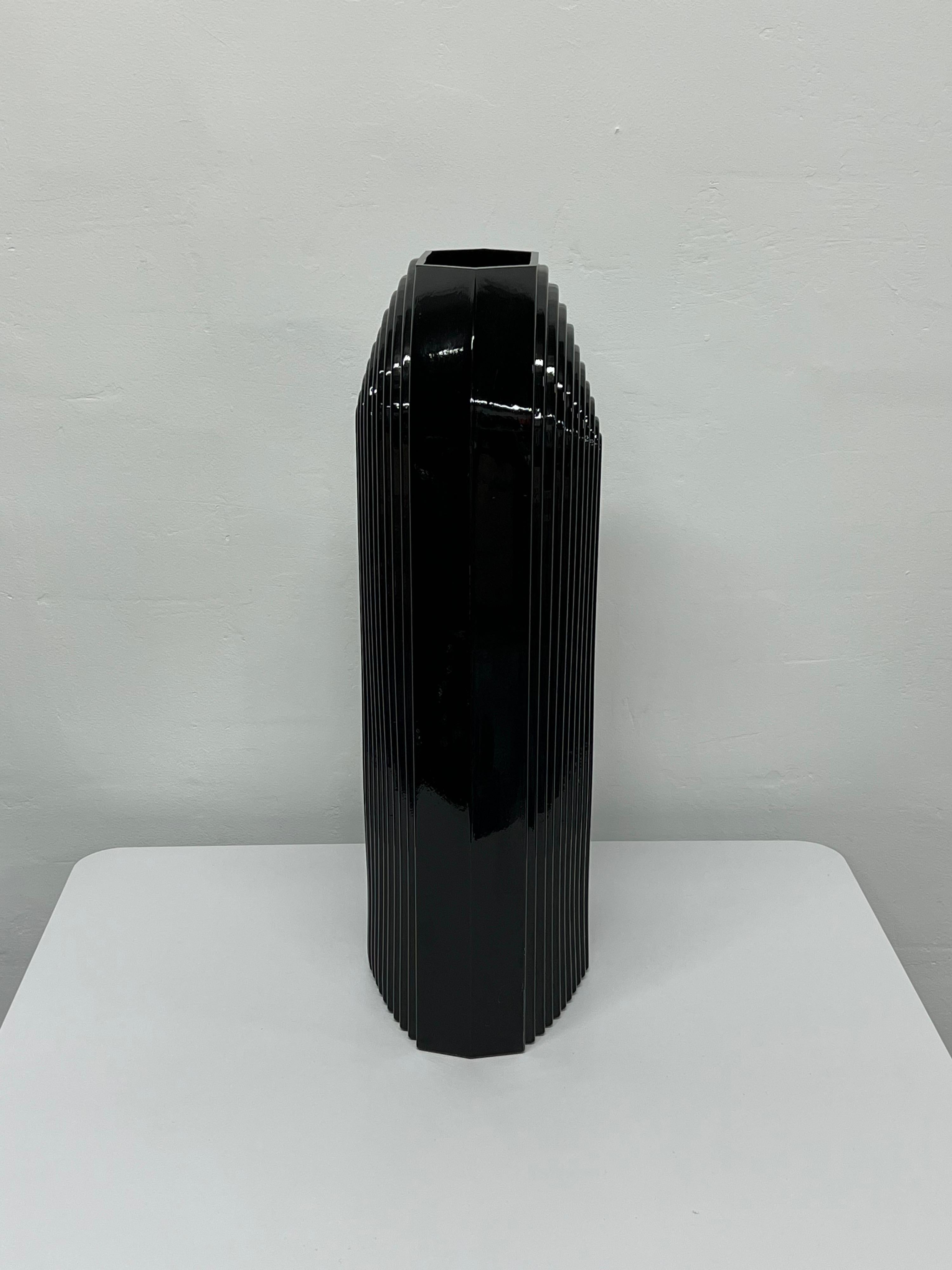 Art Deco Revival Large Fluted Black Ceramic Vase, 1980s In Good Condition In Miami, FL