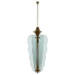 Lustre suspendu monumental Art Déco Revival en laiton et verre gravé