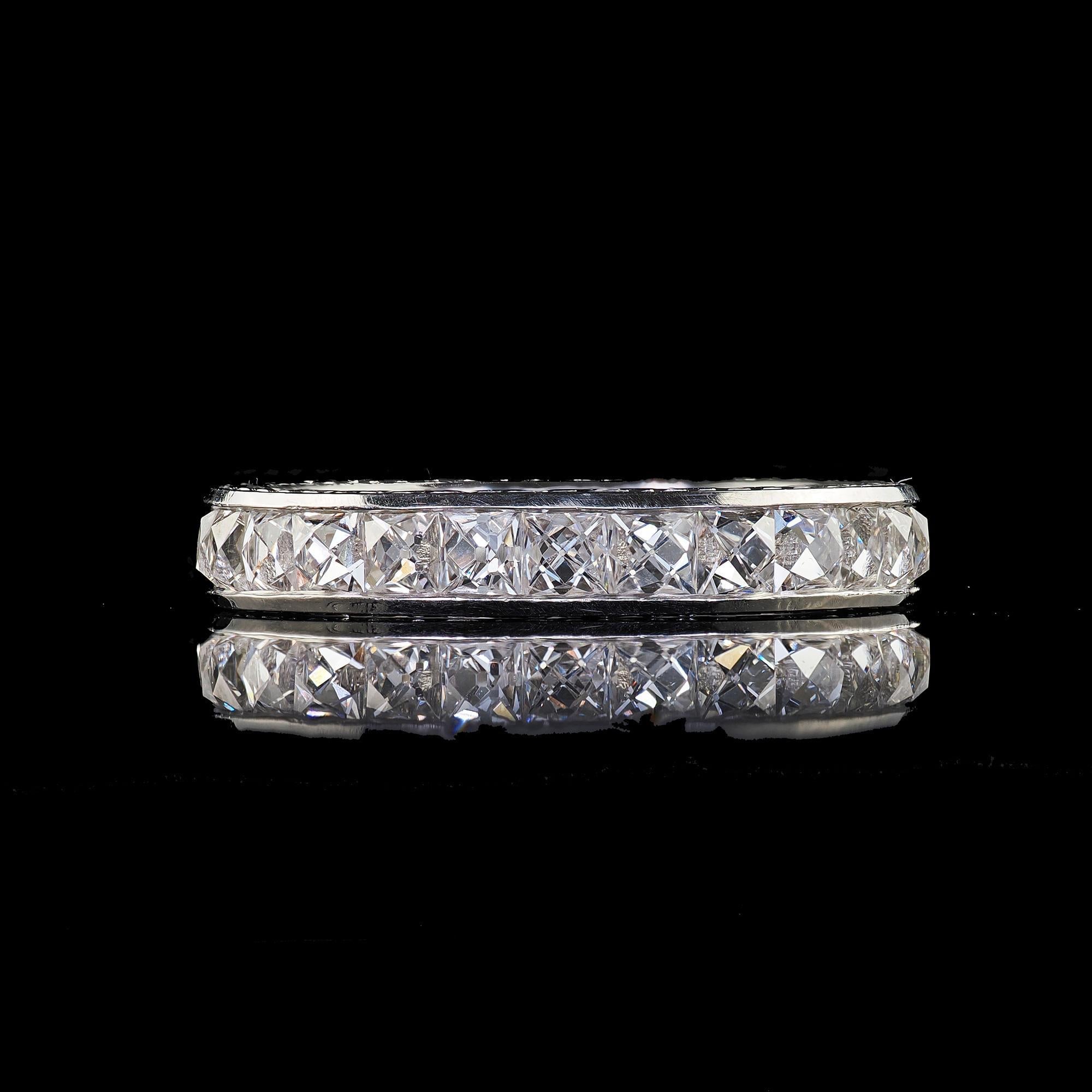 De las mujeres Anillo de eternidad de diamantes talla francesa en platino Art Déco Revival - Talla 5 en venta