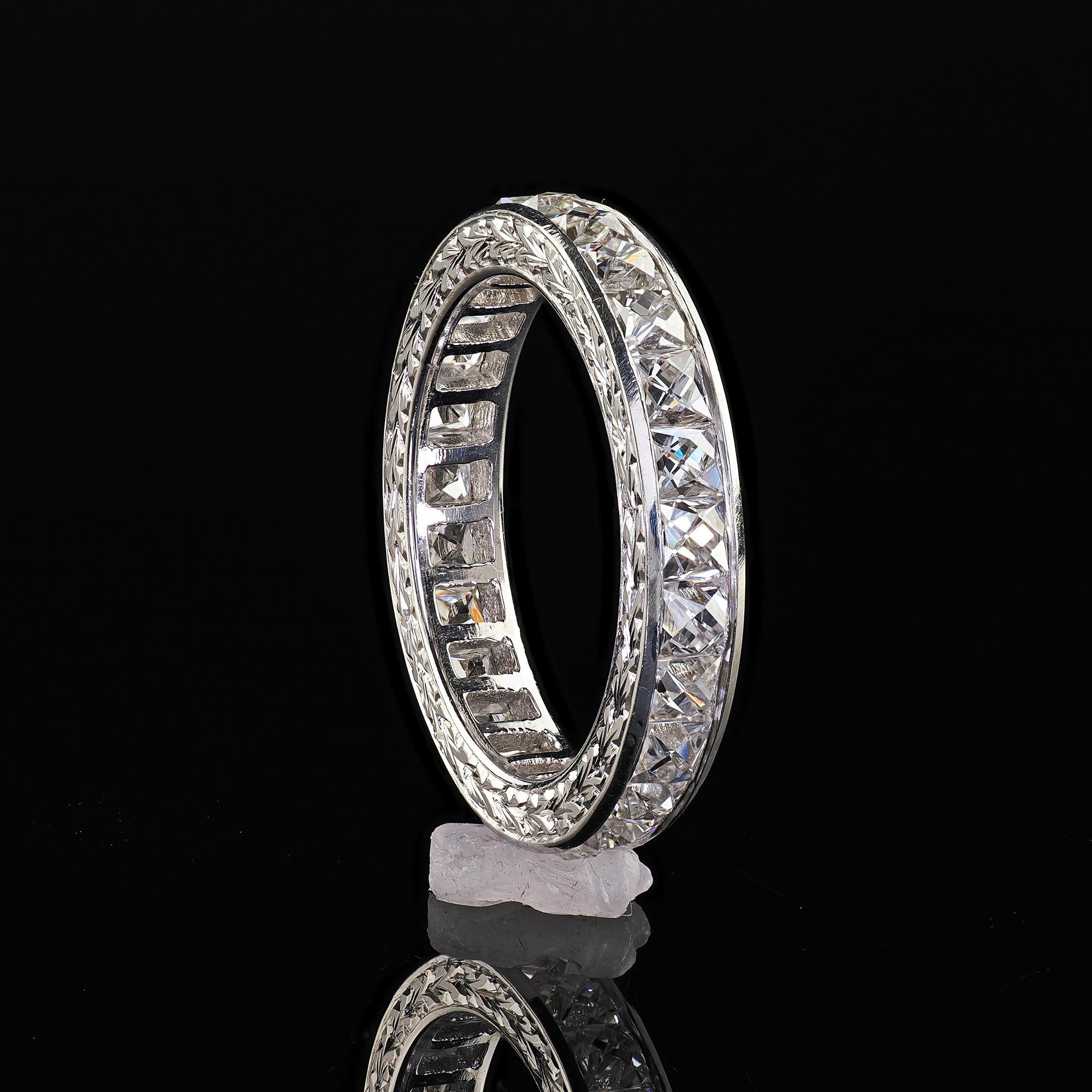 Anillo de eternidad de diamantes talla francesa en platino Art Déco Revival - Talla 5 en venta 1