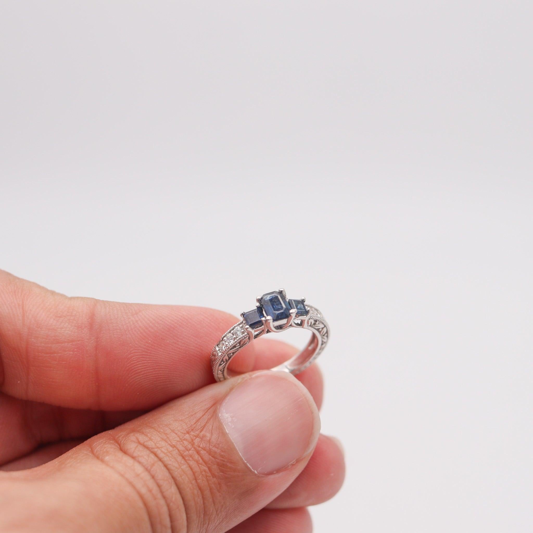 Bague renaissance ART-DECO en or jaune 14 carats avec saphirs bleus et diamants VS en vente 2