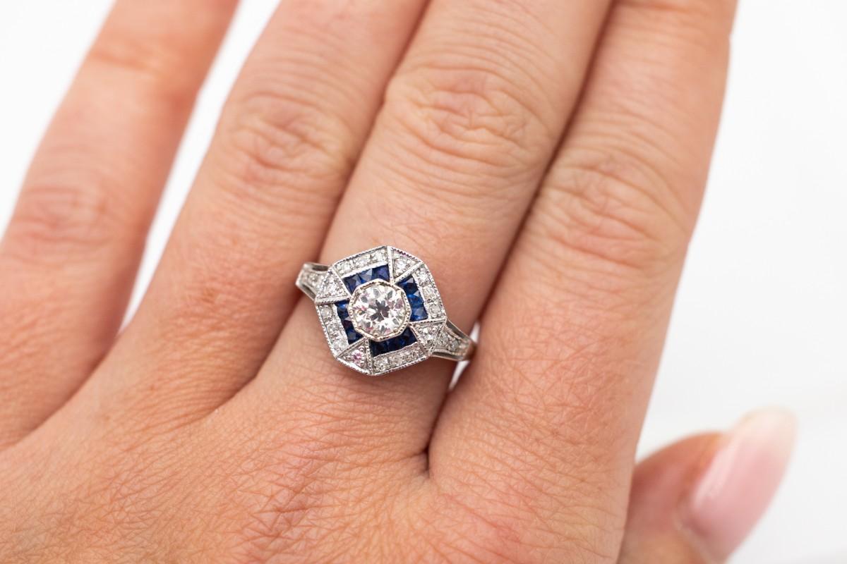 Anillo Art Decó Revival con diamantes y zafiros, Europa Occidental, años 80. Corte europeo antiguo en venta