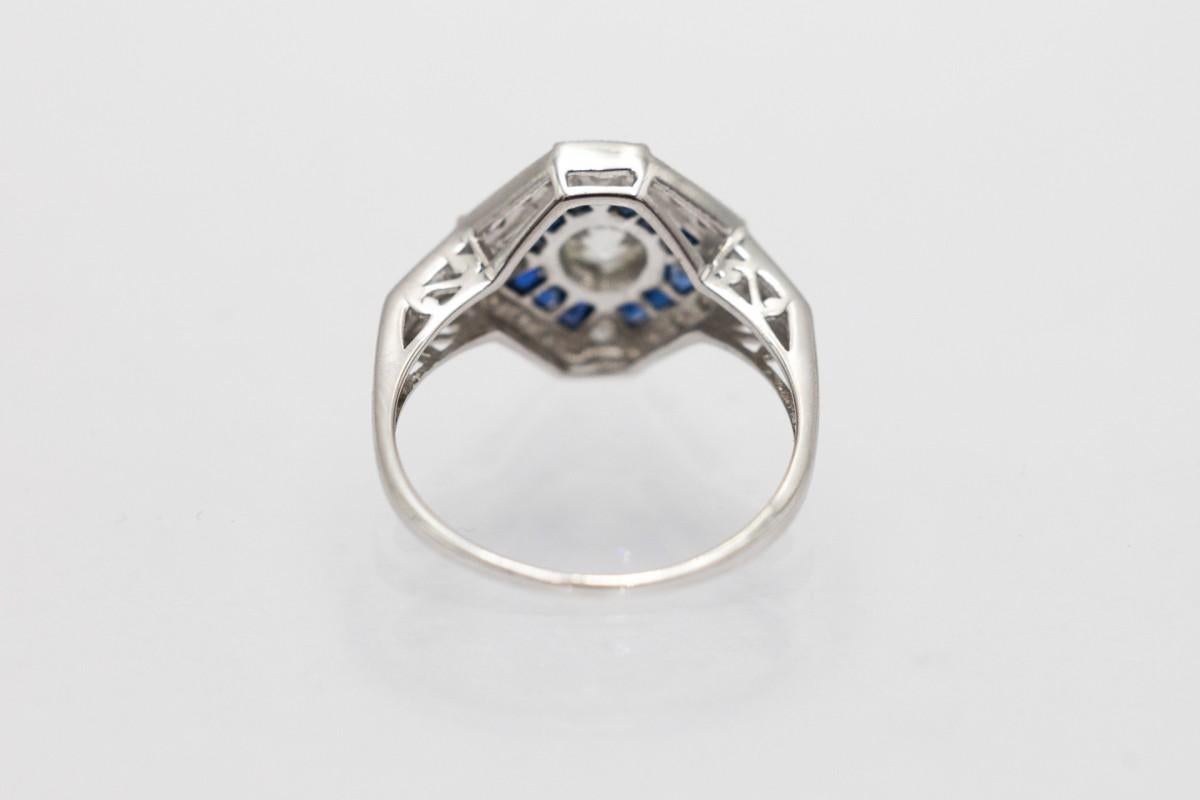 Femenino o masculino Anillo Art Decó Revival con diamantes y zafiros, Europa Occidental, años 80. en venta