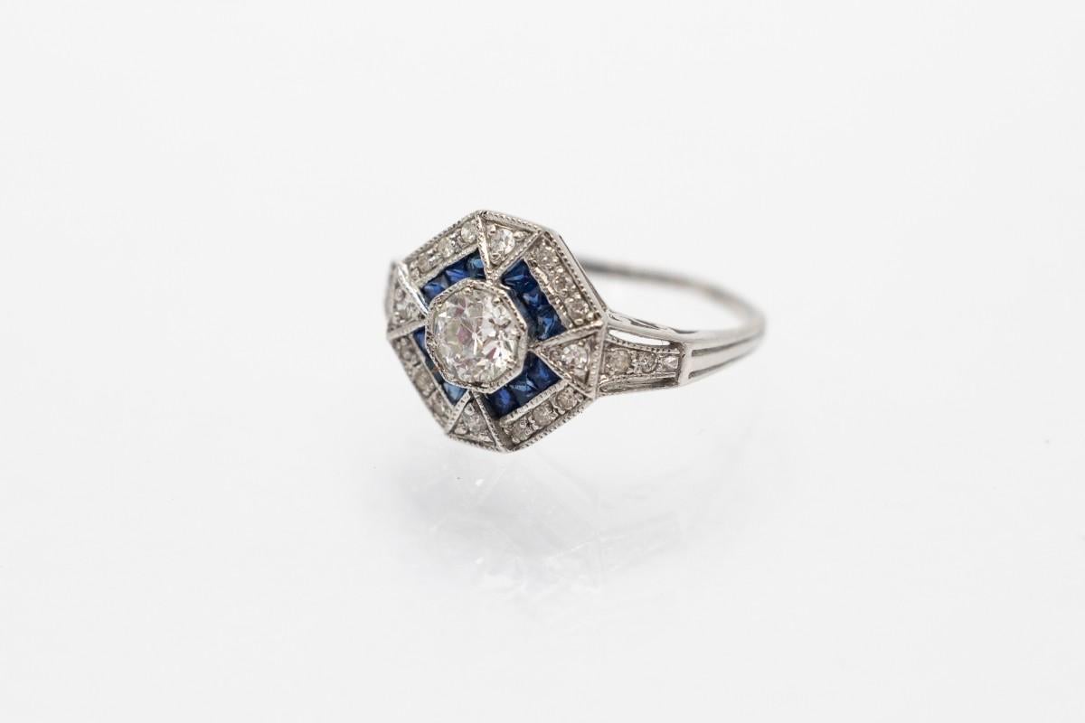 Anillo Art Decó Revival con diamantes y zafiros, Europa Occidental, años 80. en venta 1