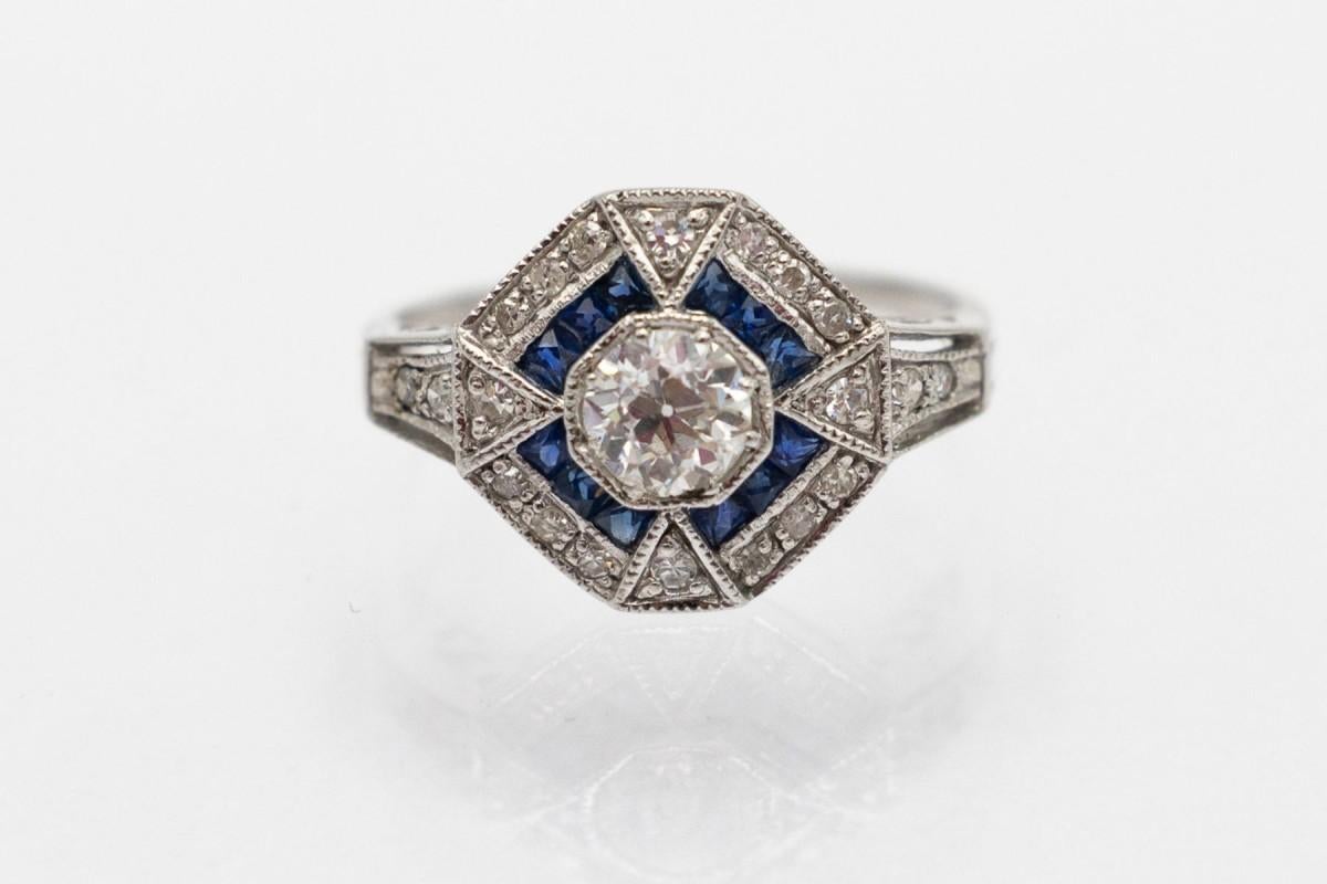 Anillo Art Decó Revival con diamantes y zafiros, Europa Occidental, años 80. en venta 4