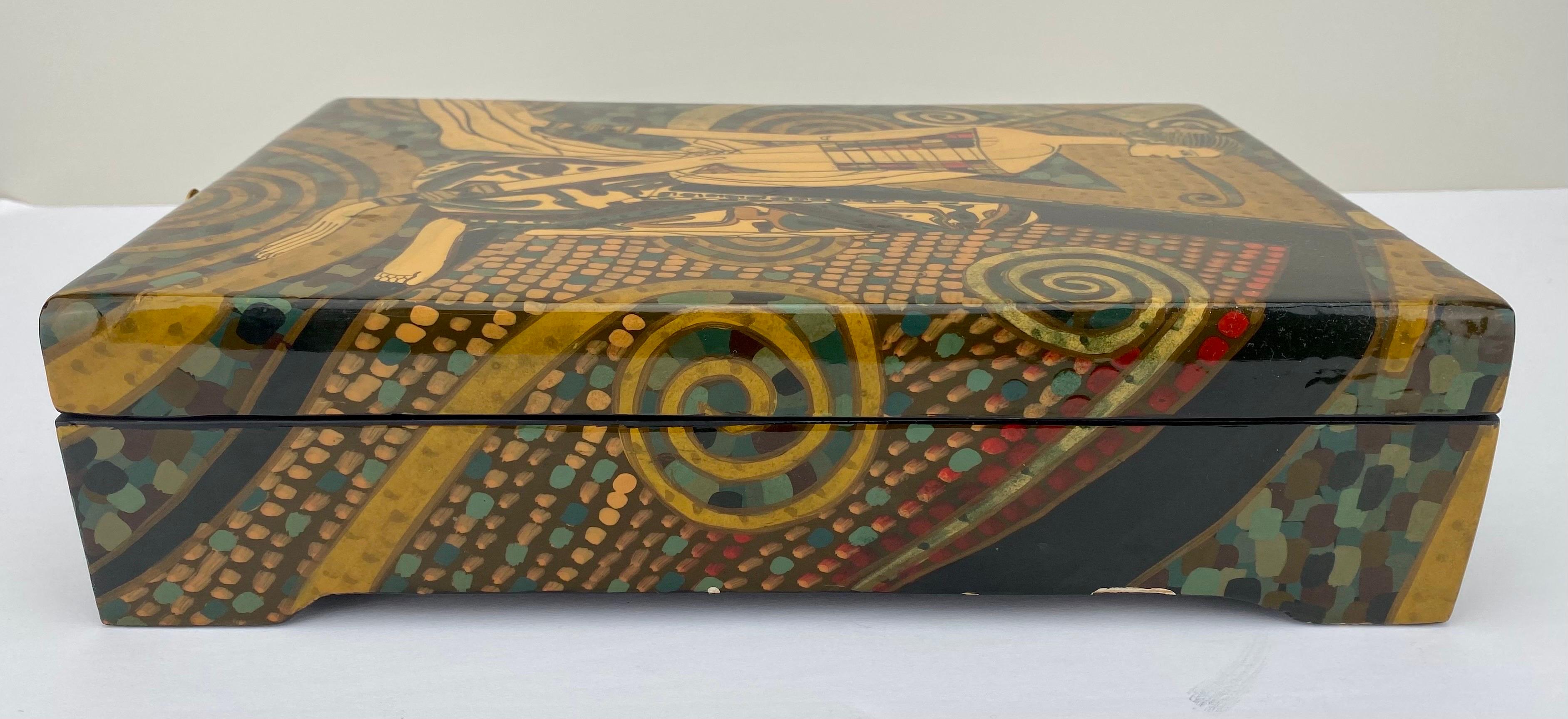 Dekorative Schachtel im Art-Déco-Revival-Stil aus figurativem Lack  im Angebot 1