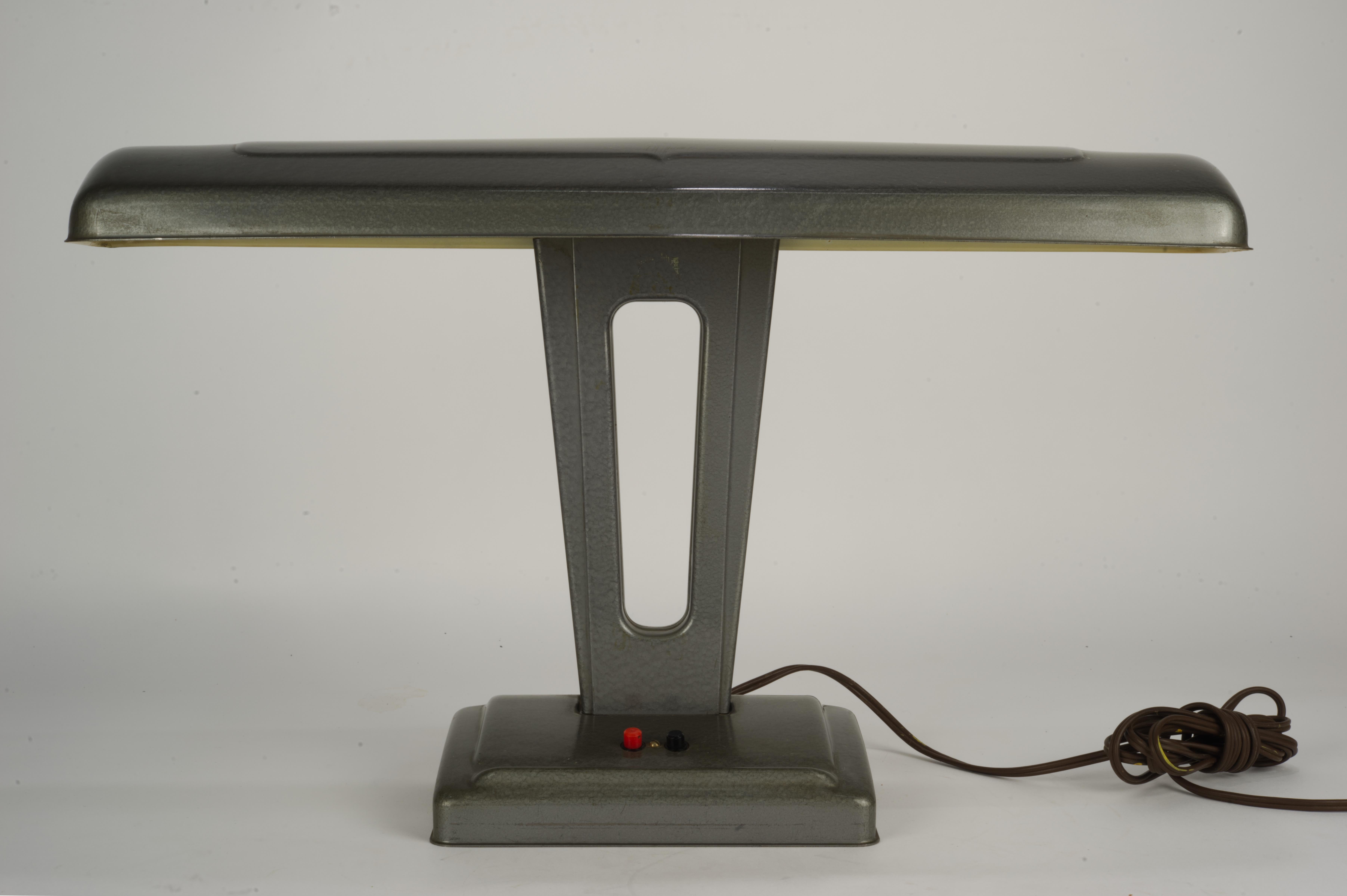 American Art Deco revival Table lamp For Sale