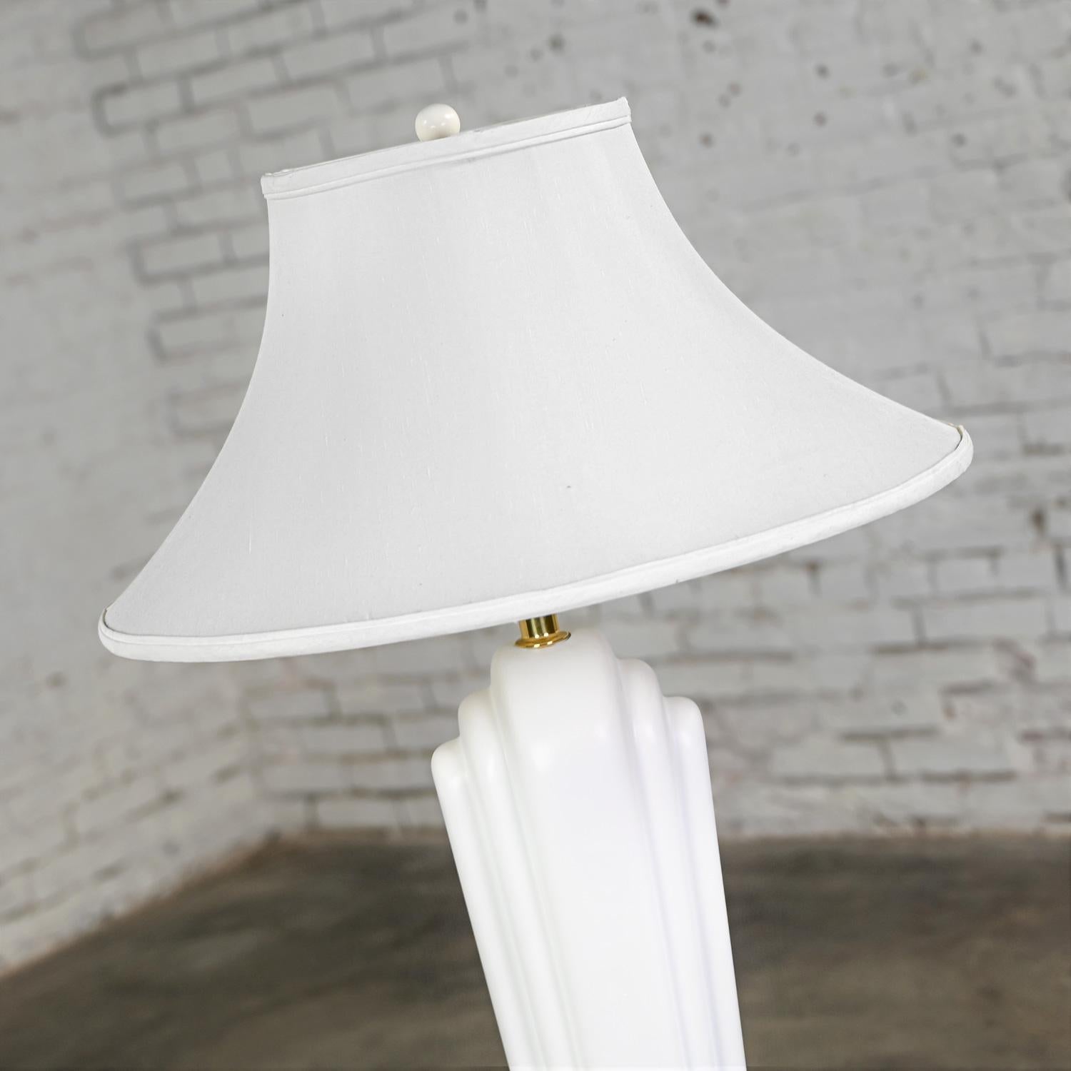Art Deco Revival to Postmodern Paolo Gucci Floor Lamp White Sculpted Resin  For Sale 3