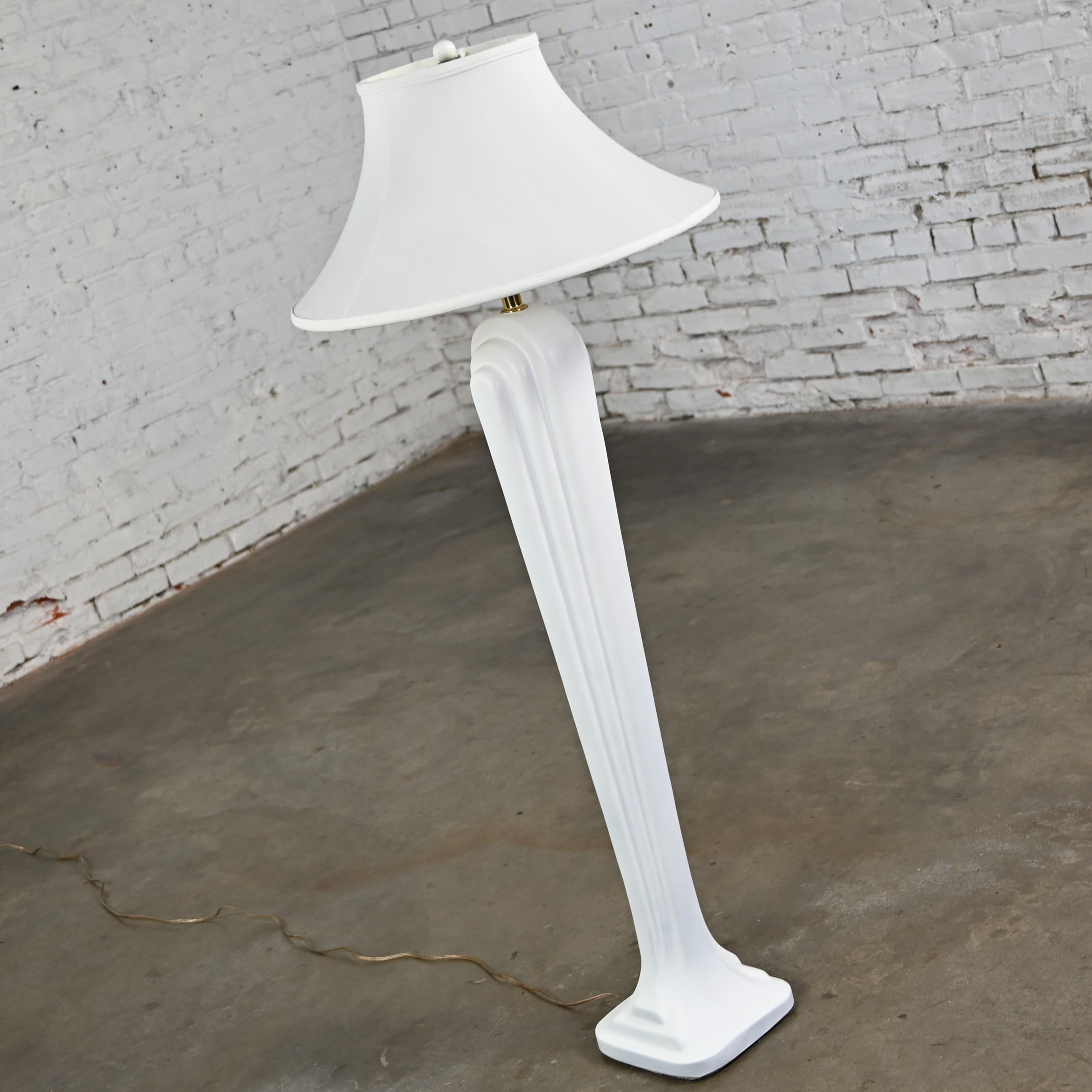 Art Deco Revival to Postmodern Paolo Gucci Floor Lamp White Sculpted Resin  For Sale 4