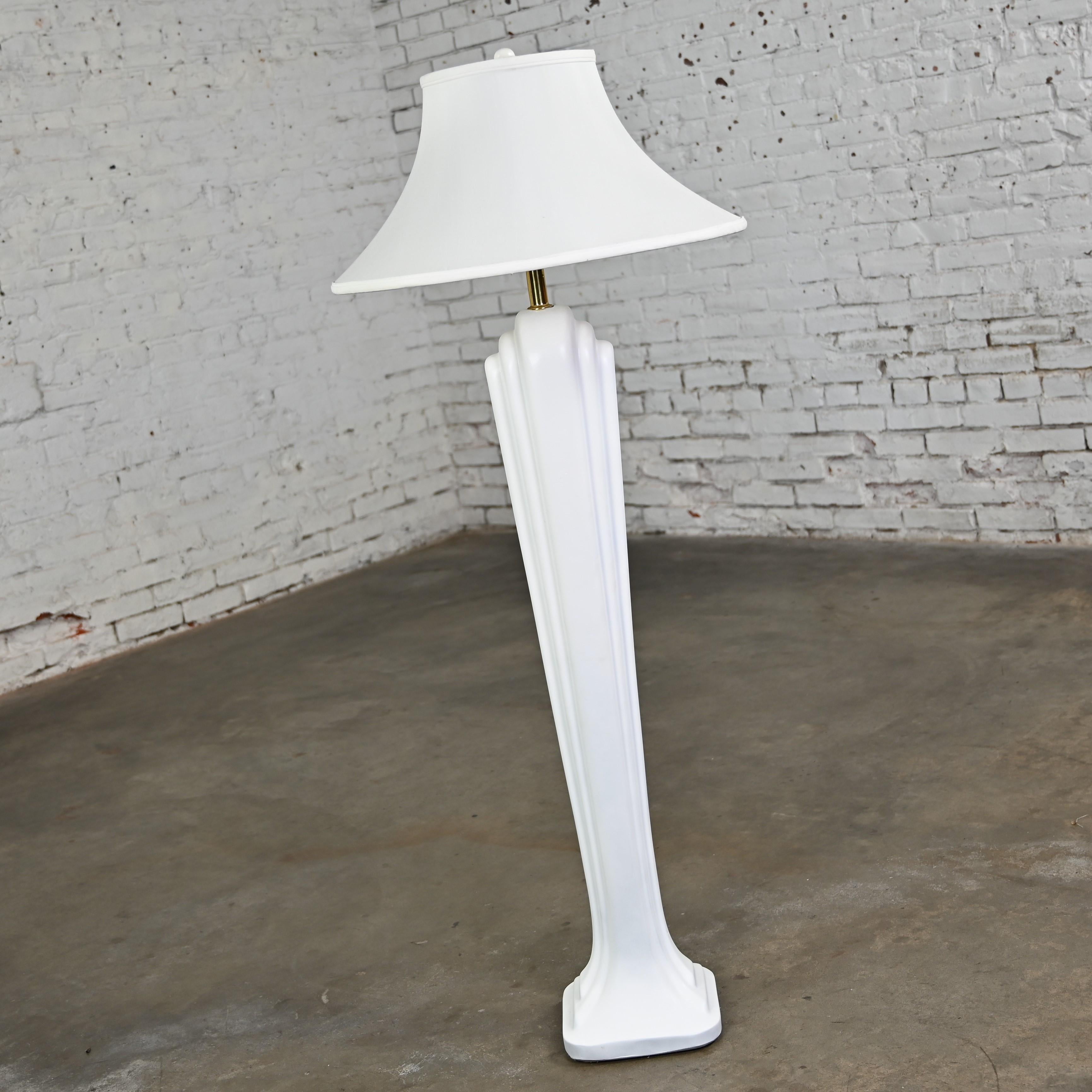 Art Deco Revival to Postmodern Paolo Gucci Floor Lamp White Sculpted Resin  For Sale 10