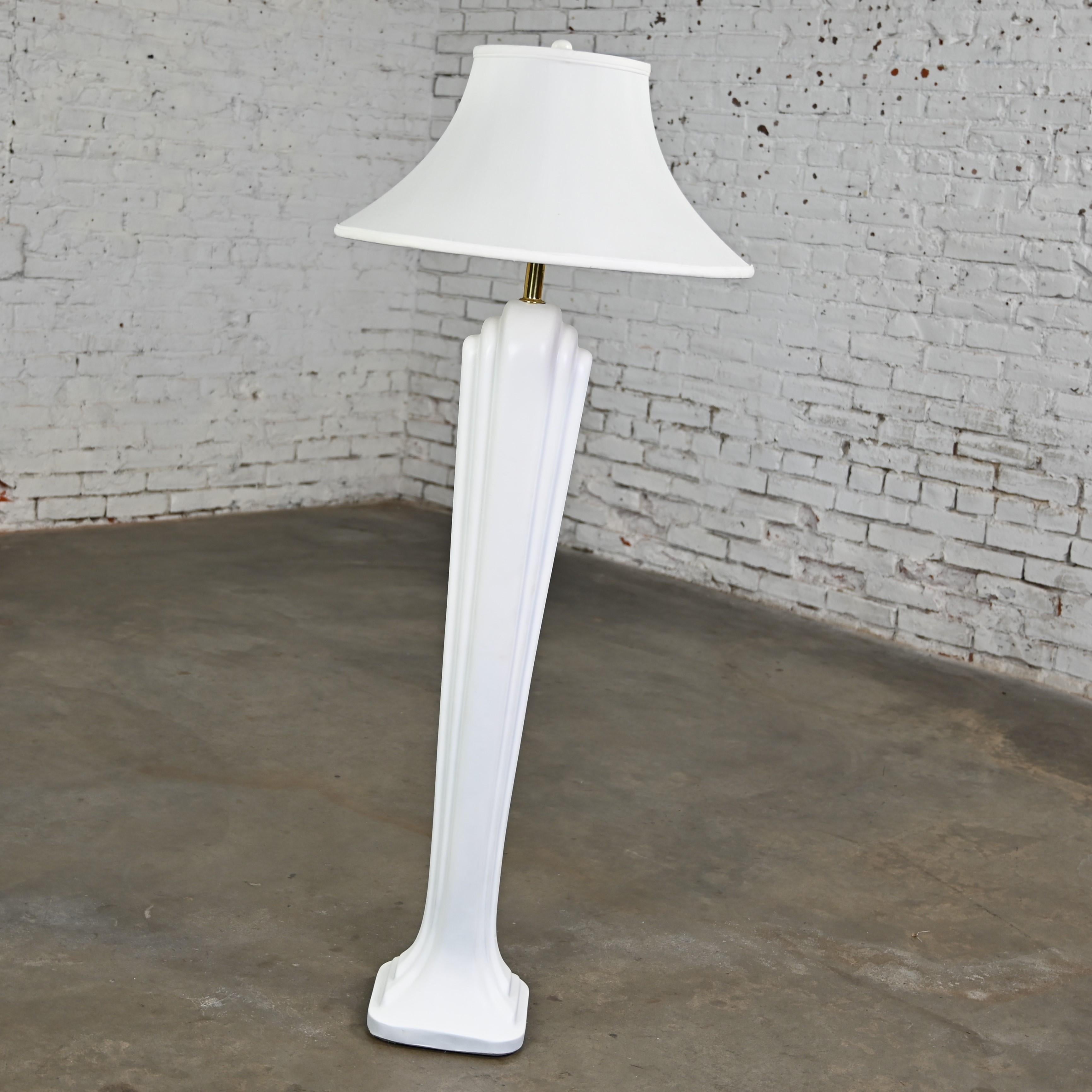 Art Deco Revival to Postmodern Paolo Gucci Floor Lamp White Sculpted Resin  For Sale 11