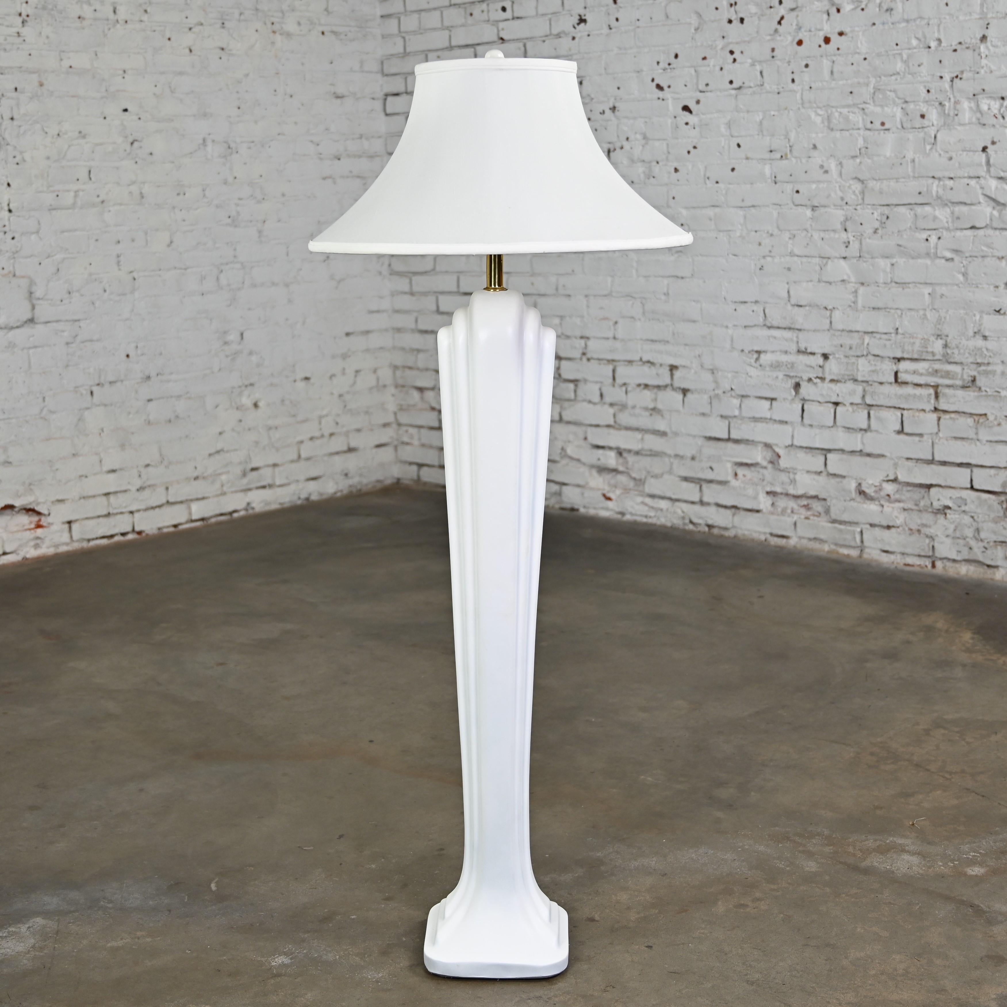 Art Deco Revival to Postmodern Paolo Gucci Floor Lamp White Sculpted Resin  For Sale 12