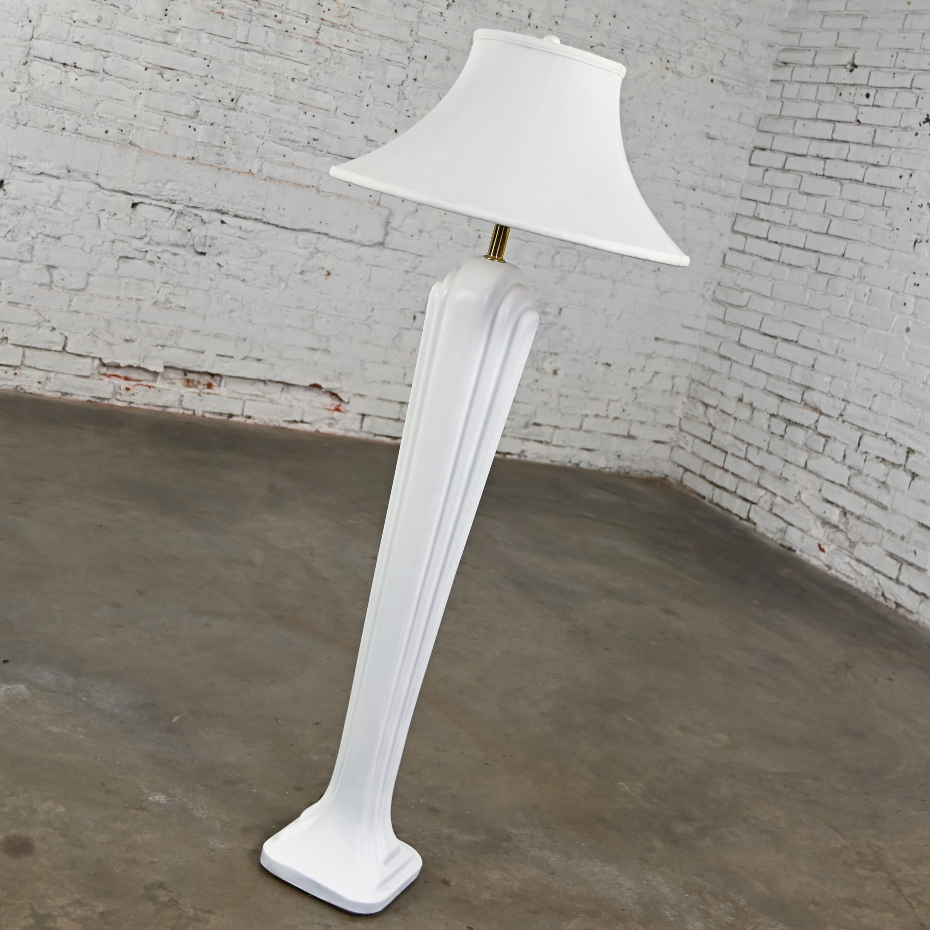 Italian Art Deco Revival to Postmodern Paolo Gucci Floor Lamp White Sculpted Resin  For Sale
