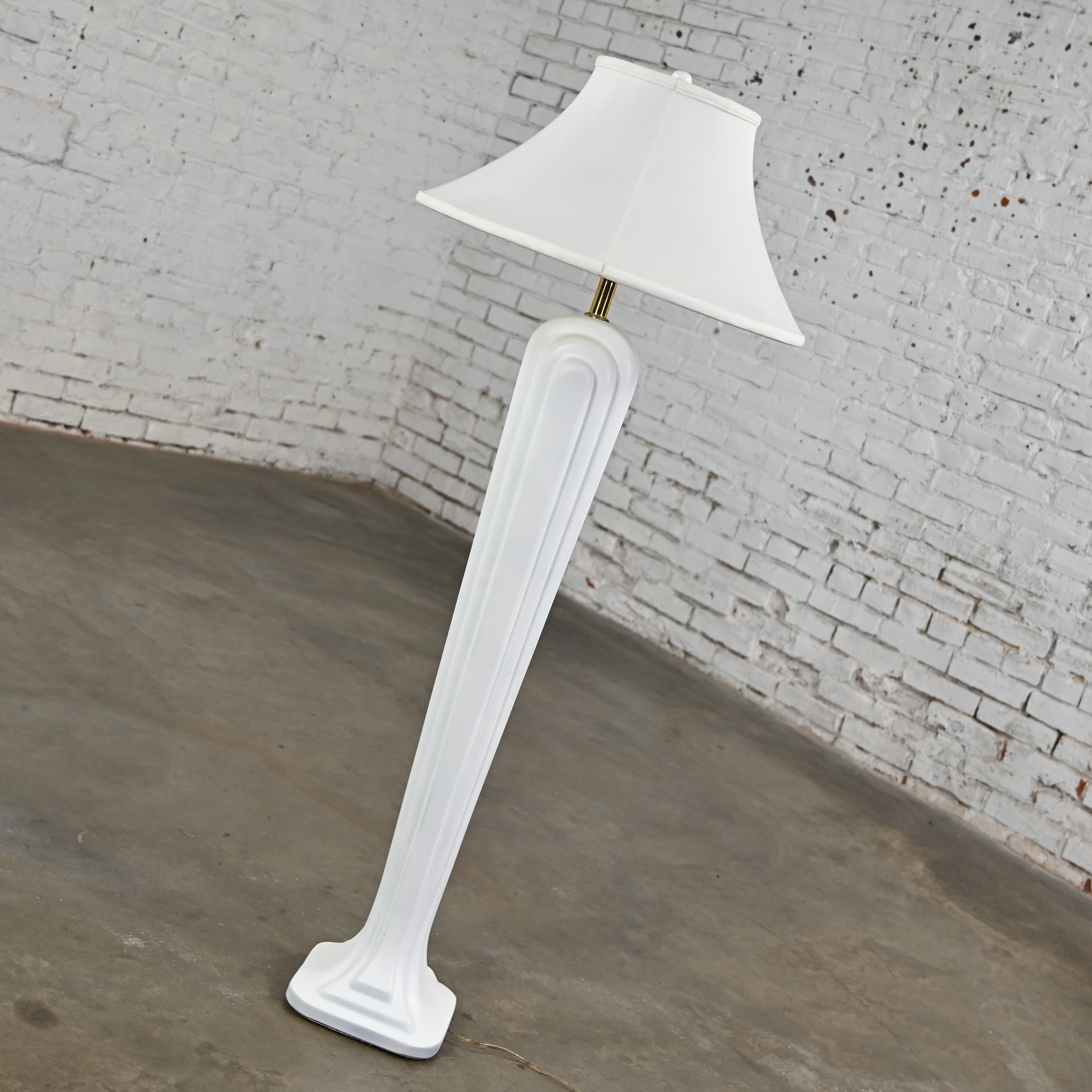Art Deco Revival to Postmodern Paolo Gucci Floor Lamp White Sculpted Resin  In Good Condition For Sale In Topeka, KS
