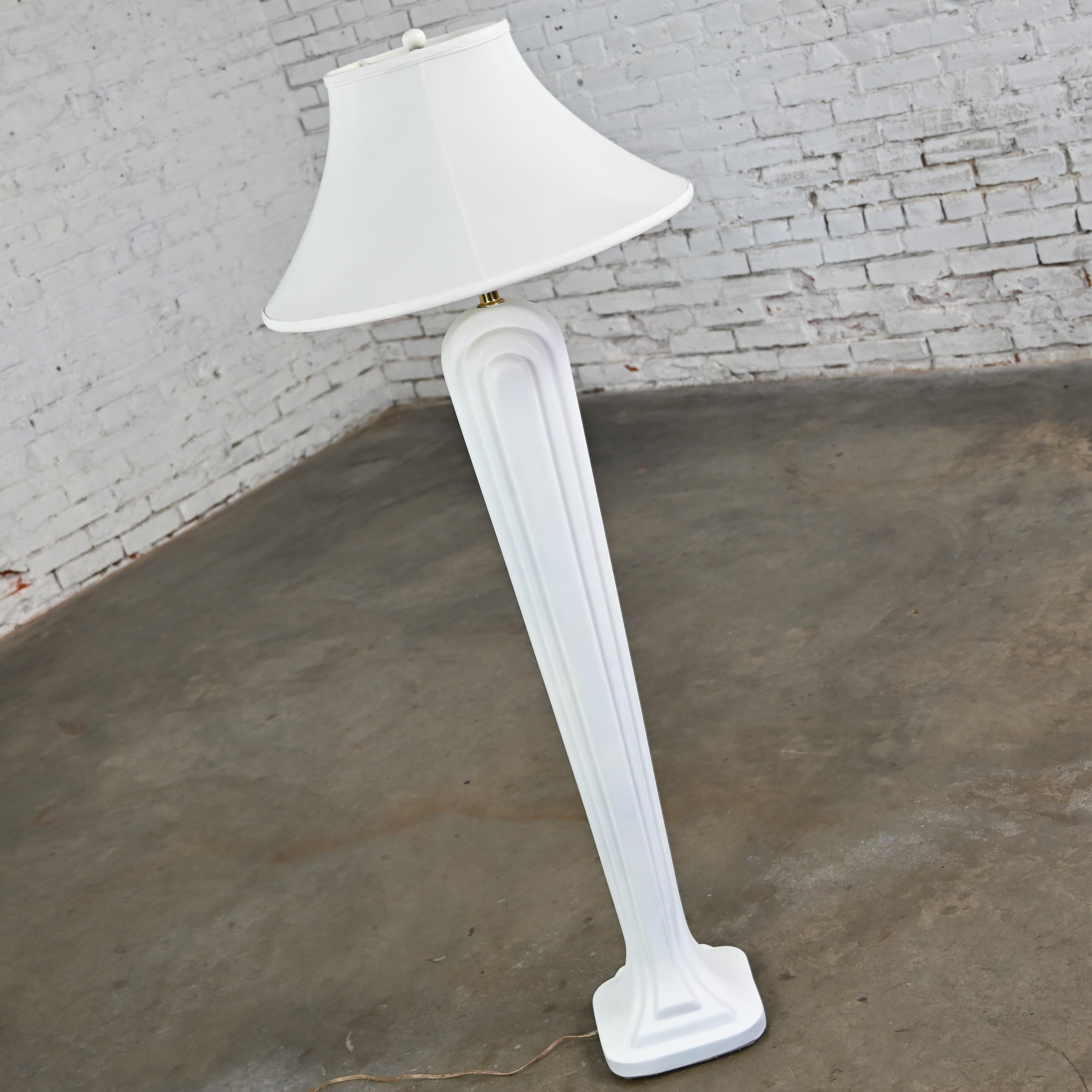 Art Deco Revival to Postmodern Paolo Gucci Floor Lamp White Sculpted Resin  For Sale 1
