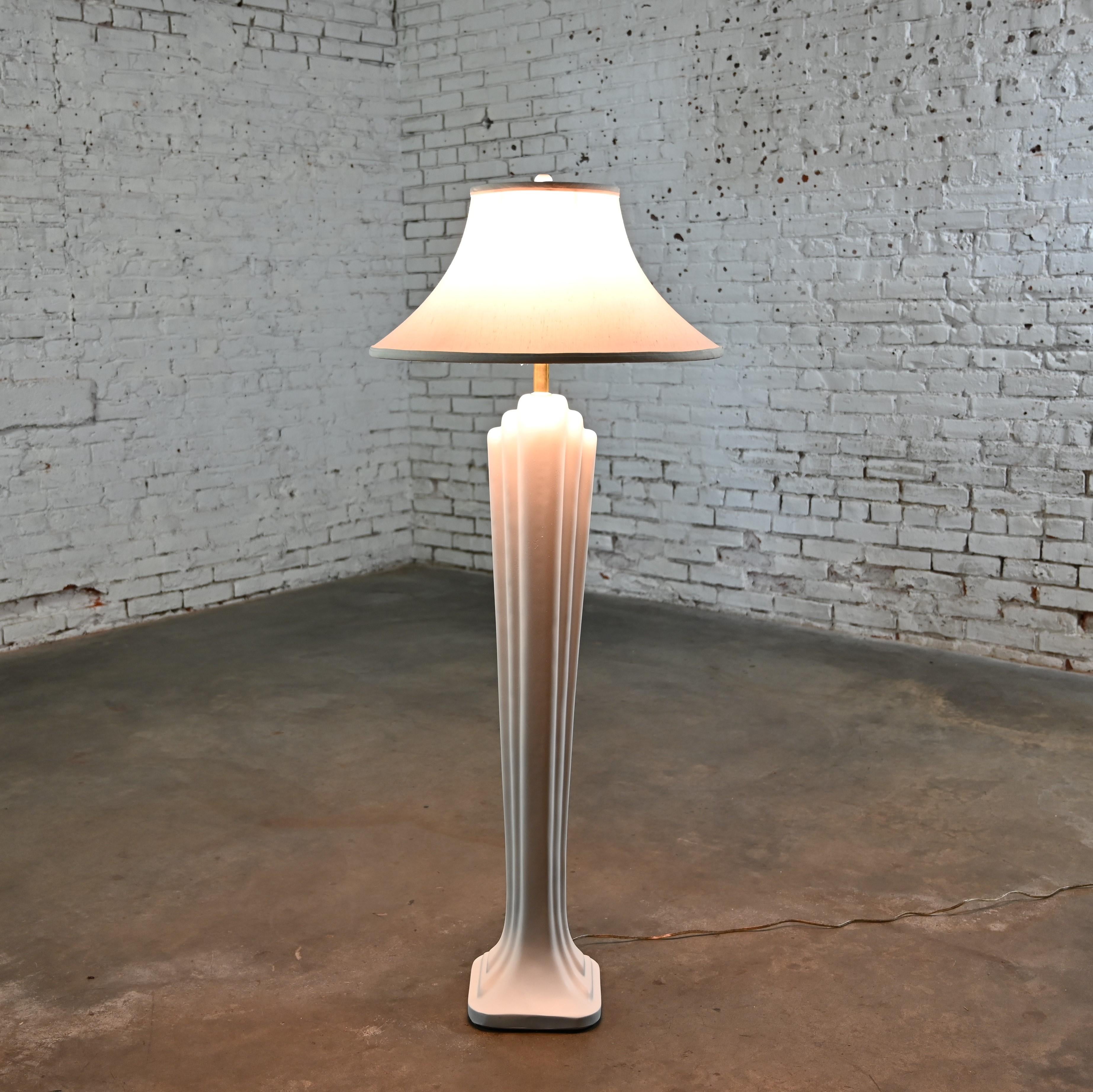 Art Deco Revival to Postmodern Paolo Gucci Floor Lamp White Sculpted Resin  For Sale 2