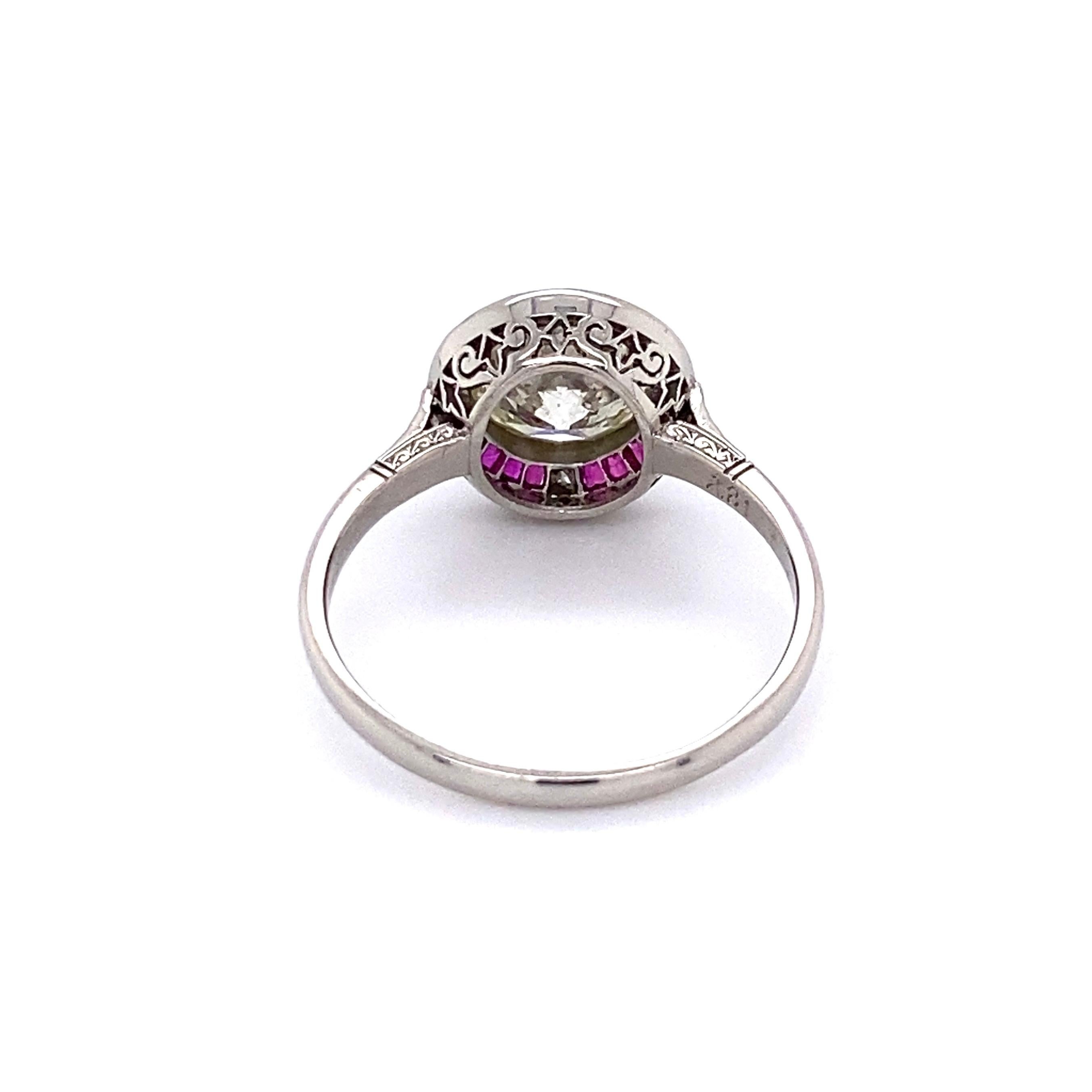 2,81 Karat Transitional Diamond Ruby und Diamant Surround Vintage Platinum Ring Damen im Angebot