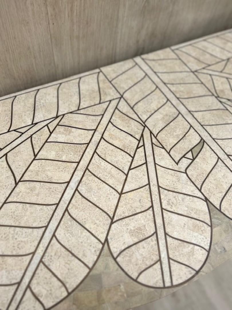 Art Deco Revival Travertine Mirror & Console Table Set, Att. Maitland Smith '80s In Good Condition For Sale In Richmond, Surrey