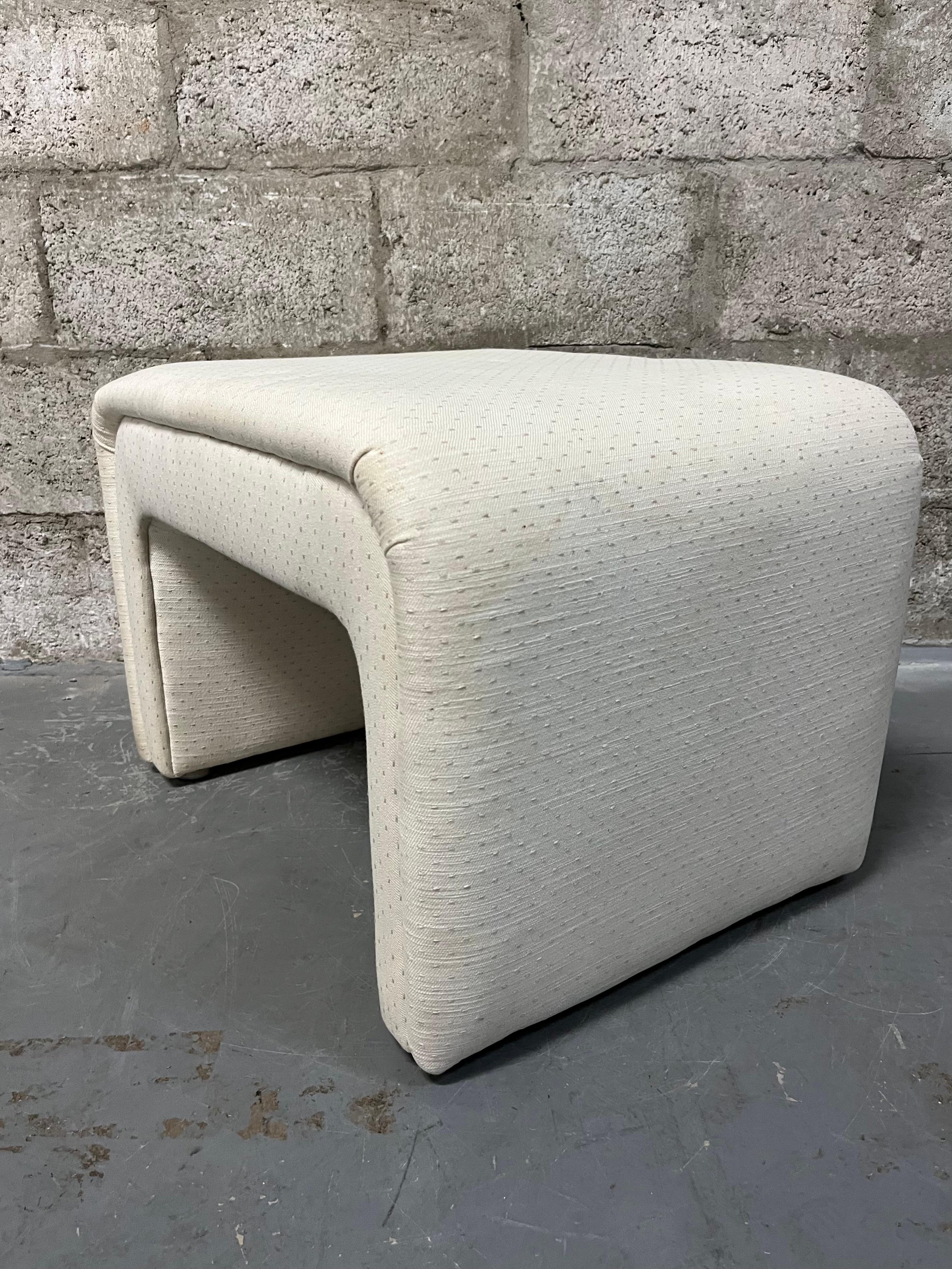 Art Deco Revival Upholstered Waterfall Bench by Thayer Coggin. Circa 1980s  In Good Condition For Sale In Miami, FL