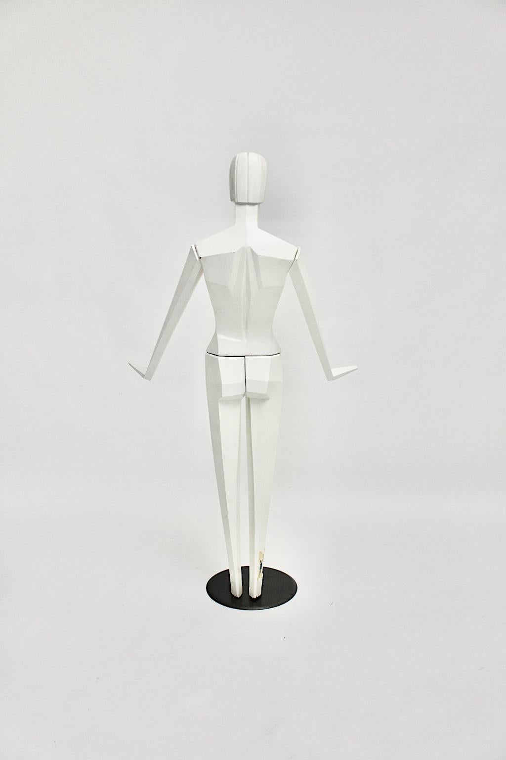 Art Deco Revival White Full Body Vintage Plastic Mannequin, 1980s, France In Good Condition For Sale In Vienna, AT