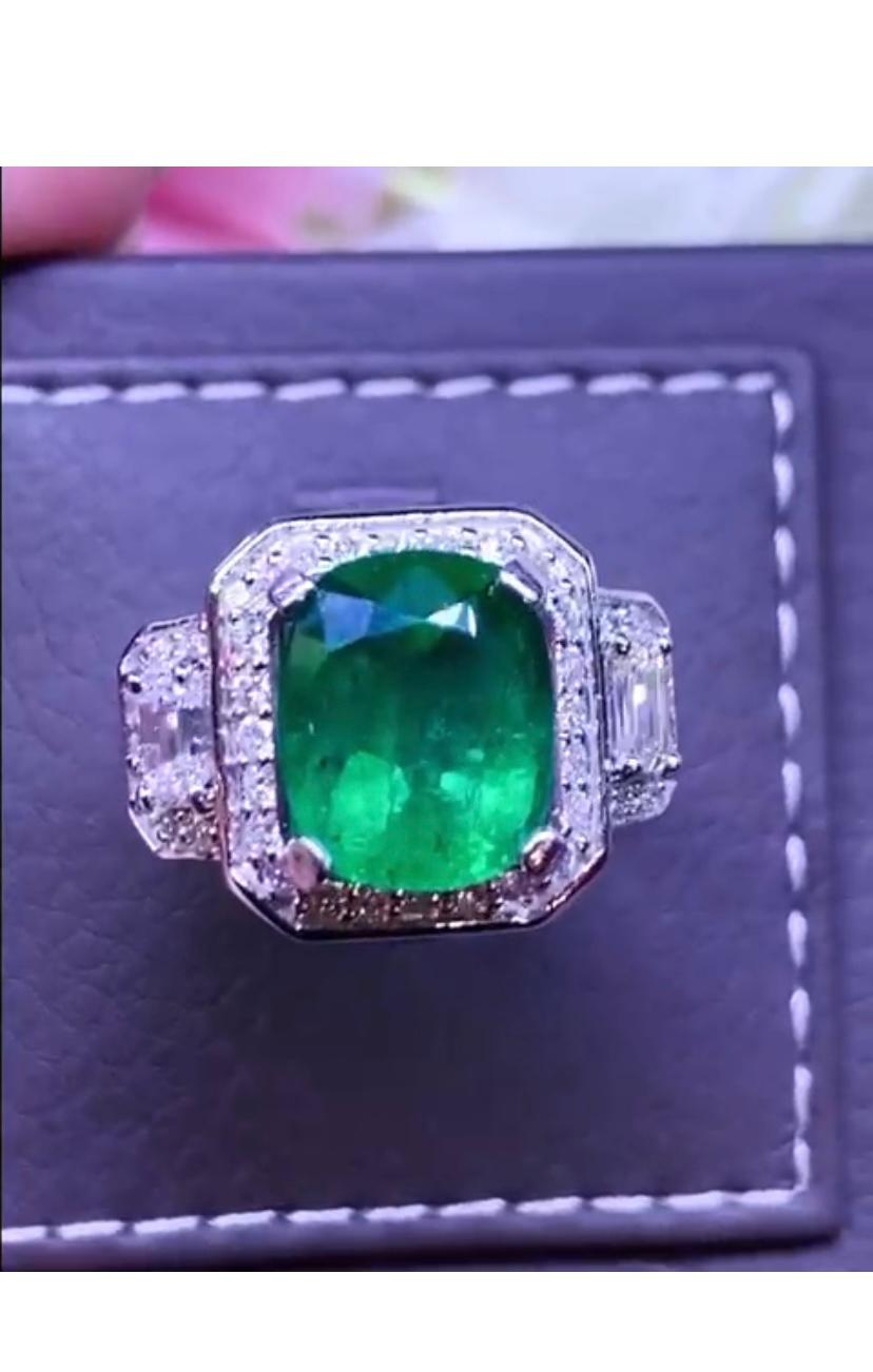 An exclusive Art Deco design in 18k gold with Zambia emerald ct 5,54 and two side diamonds emeralds cut 0,70 E-F/VS and round brilliant cut ct 1,20 E-F/VS. 
Handmade by artisan goldsmith.
Excellent manufacture.
Complete with certificate.

Note: on