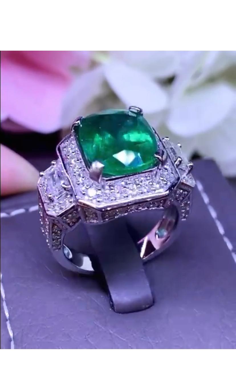 Art Decô Ring Ct 5, 54 of Zambia Emerald and Diamonds In New Condition For Sale In Massafra, IT